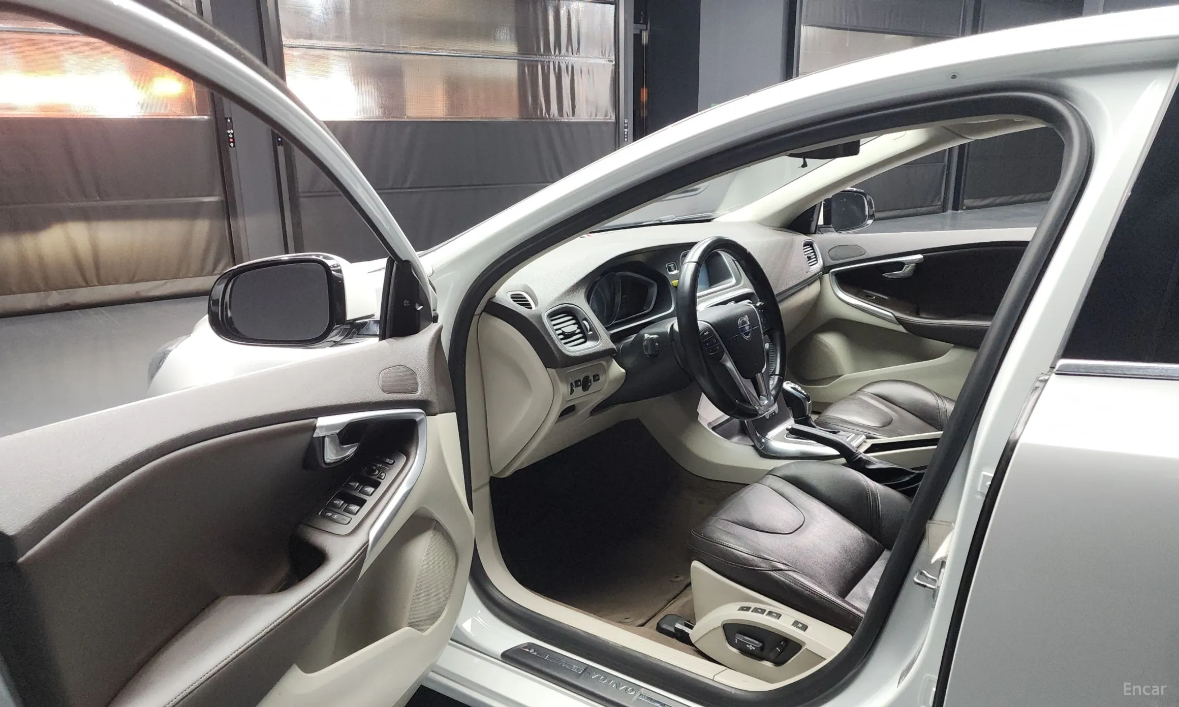 Volvo V40 превью 10