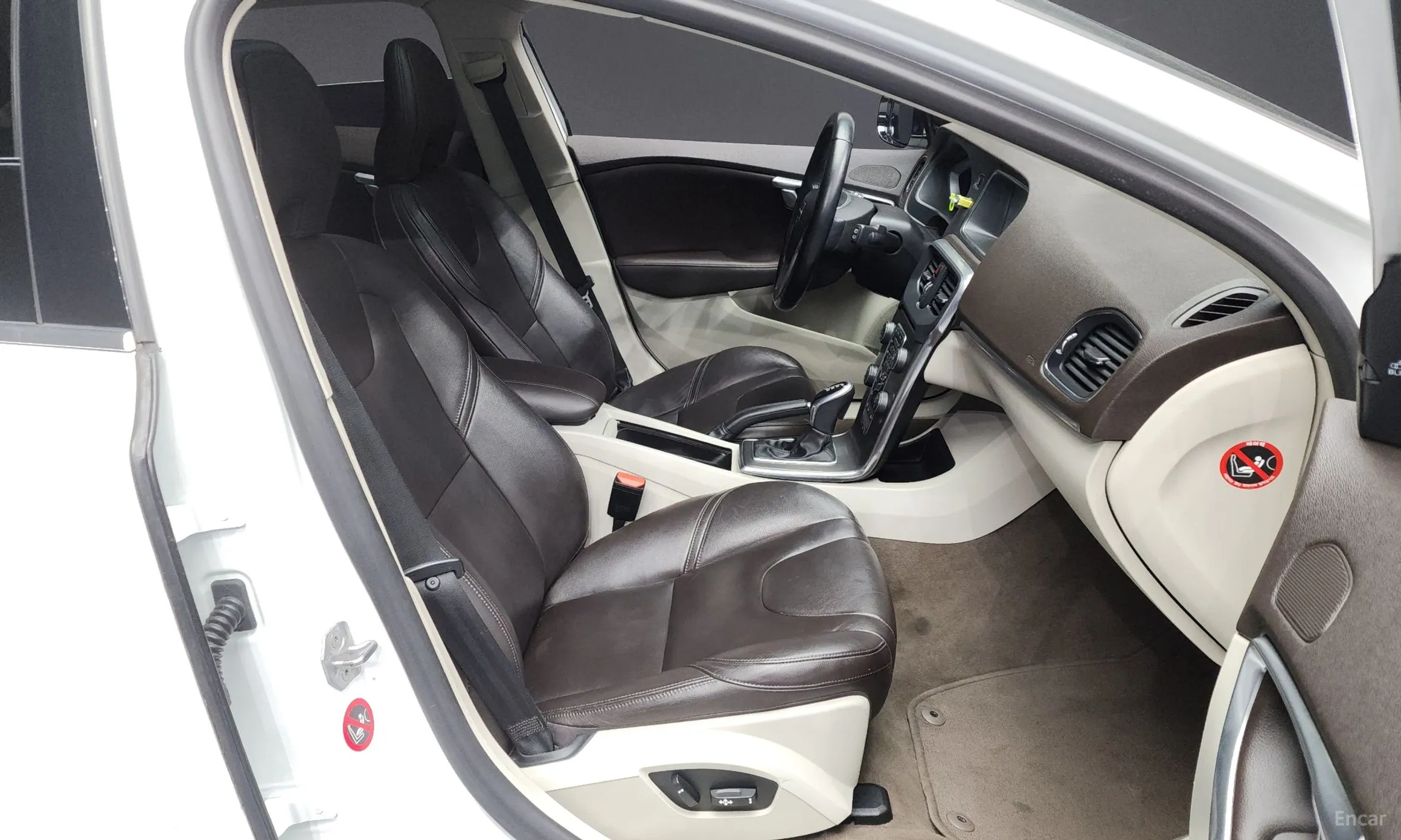 Volvo V40 превью 11