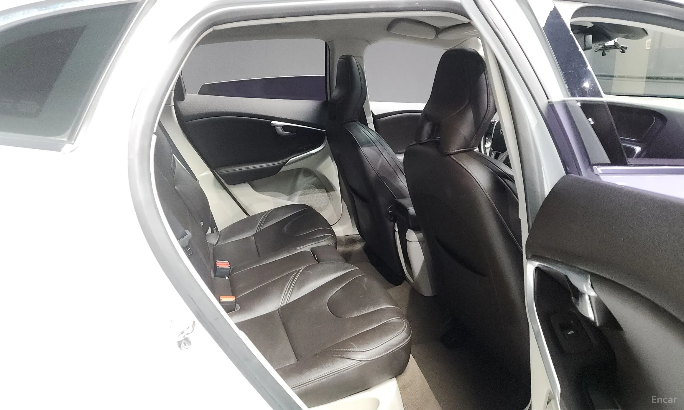 Volvo V40 превью 12