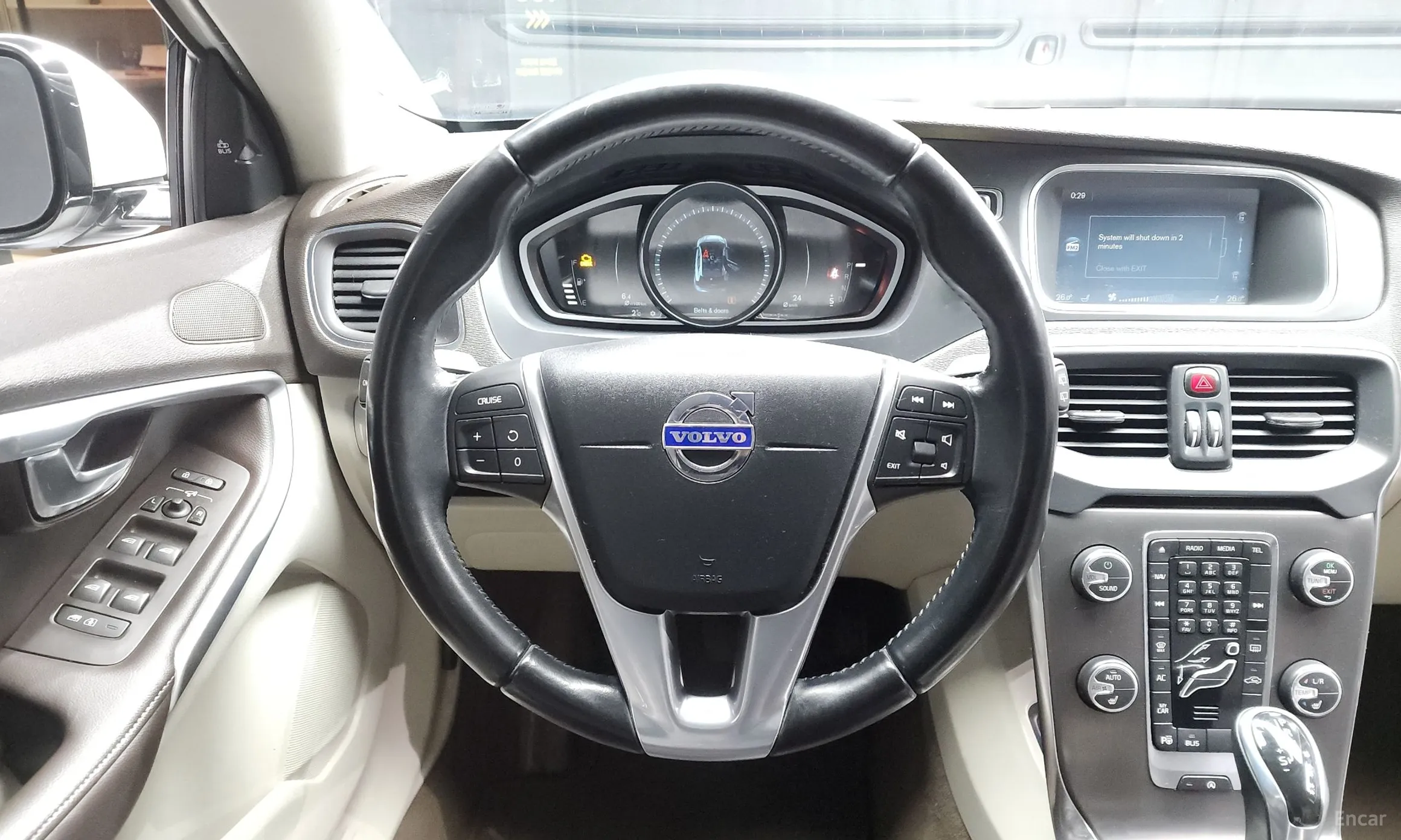 Volvo V40 превью 13