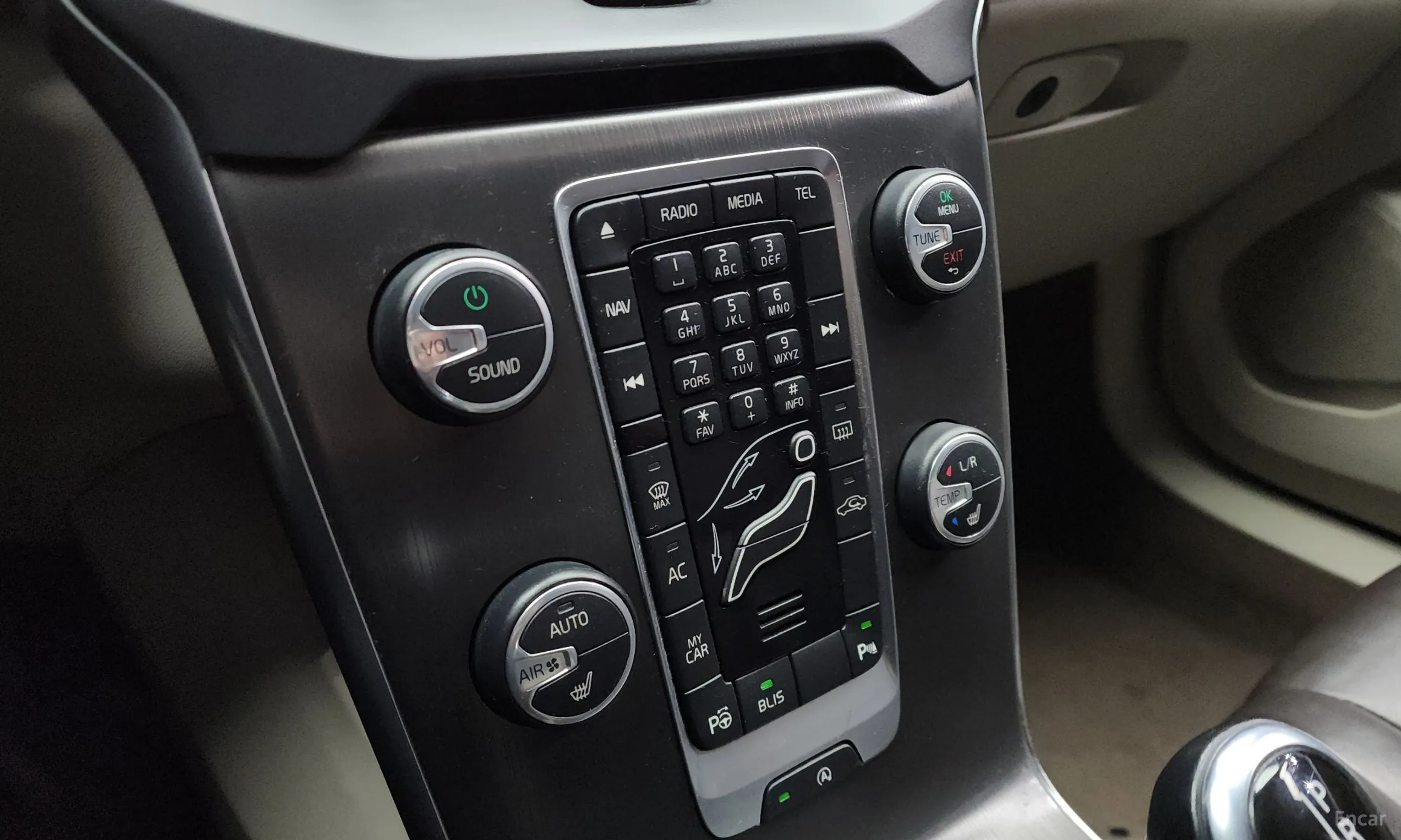 Volvo V40 превью 16