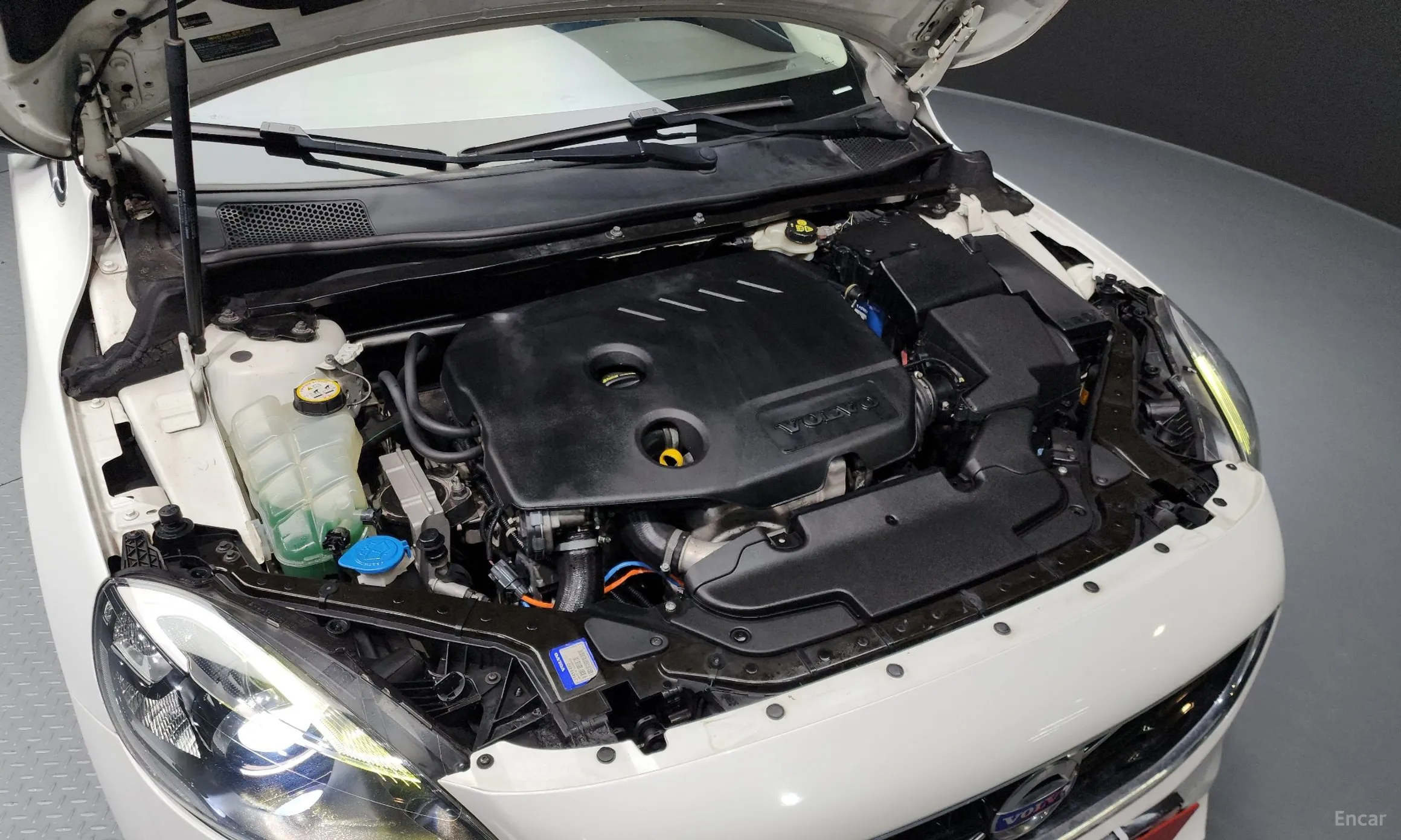 Volvo V40 превью 6