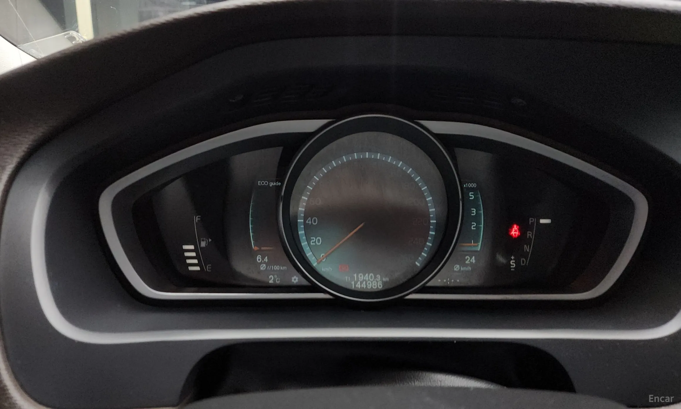 Volvo V40 превью 8
