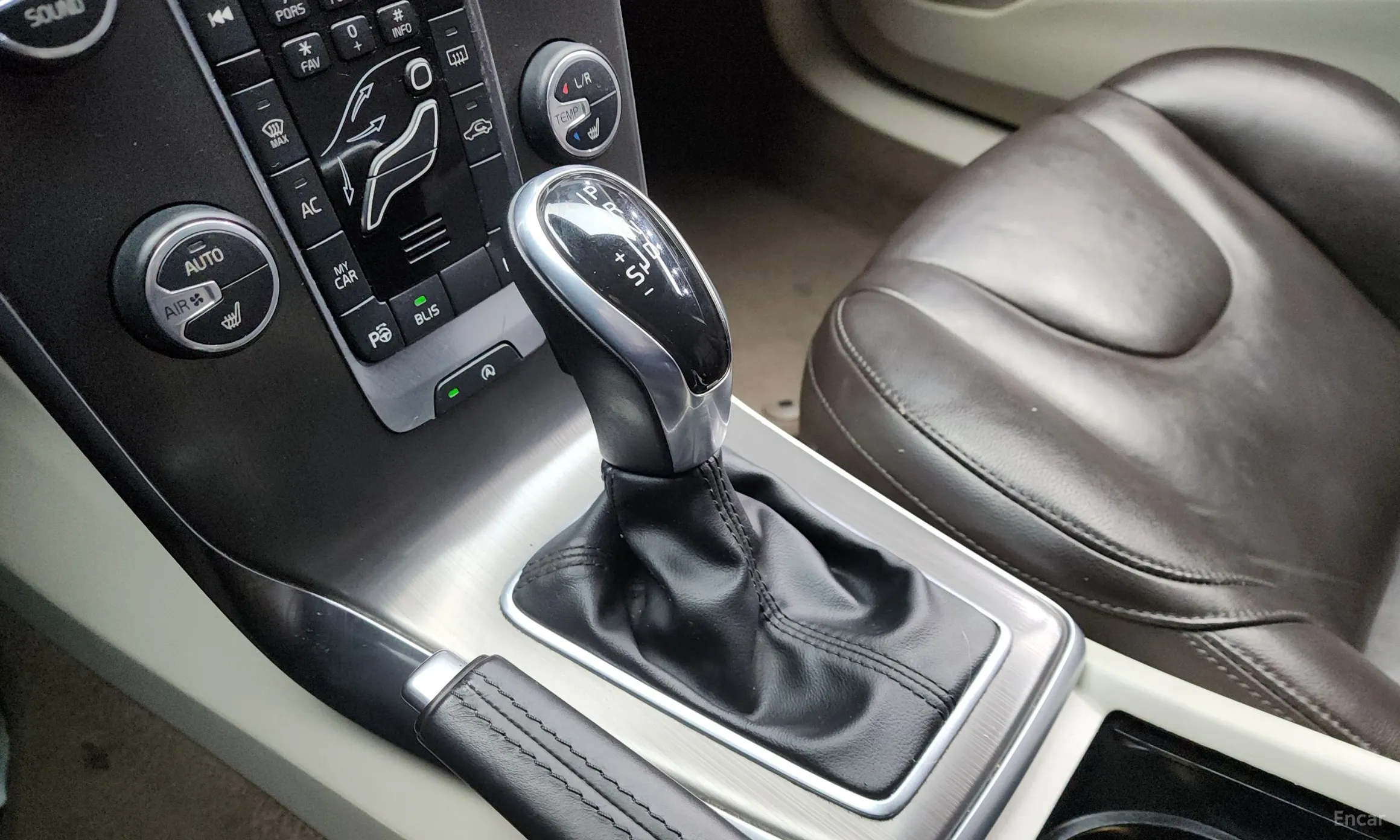 Volvo V40 превью 9