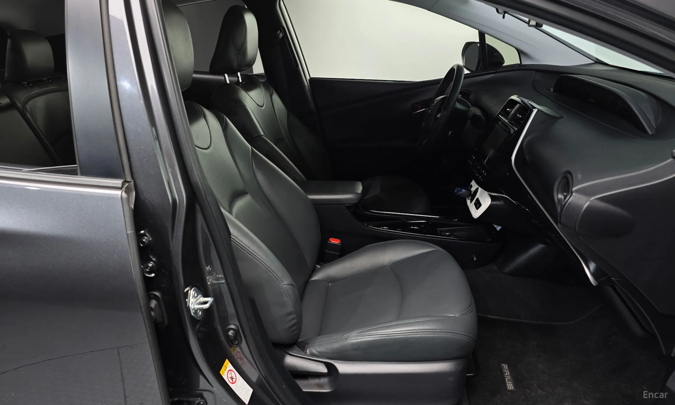 Toyota Prius 4th Generation превью 11