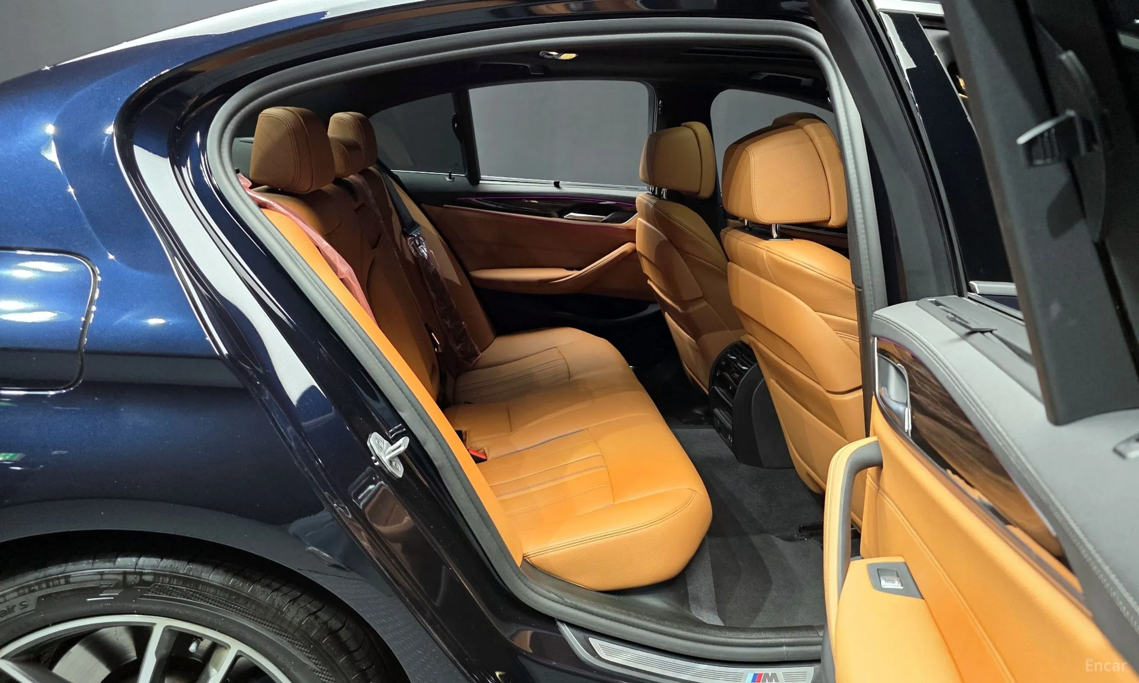 BMW 5 Series (G30) превью 12