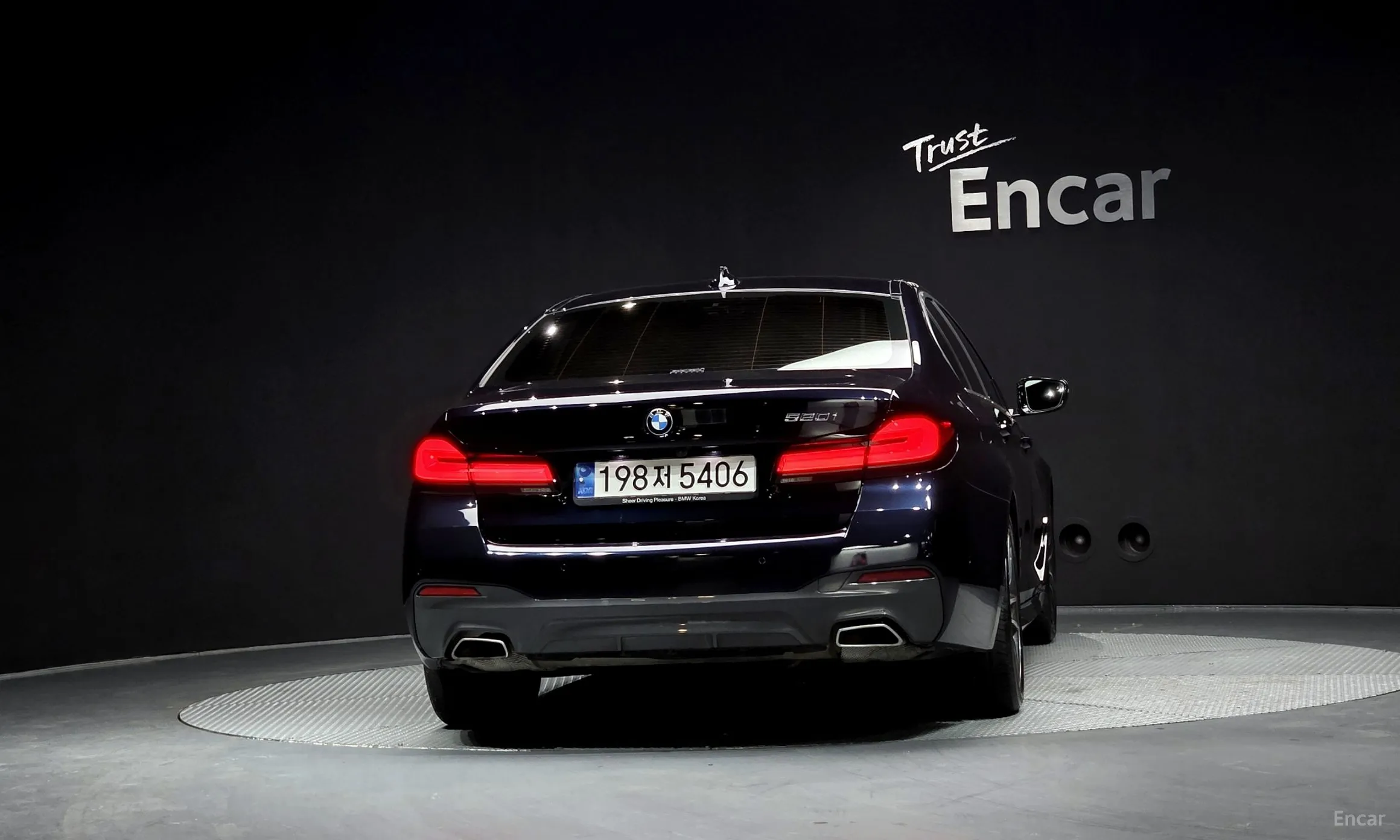 BMW 5 Series (G30) превью 4