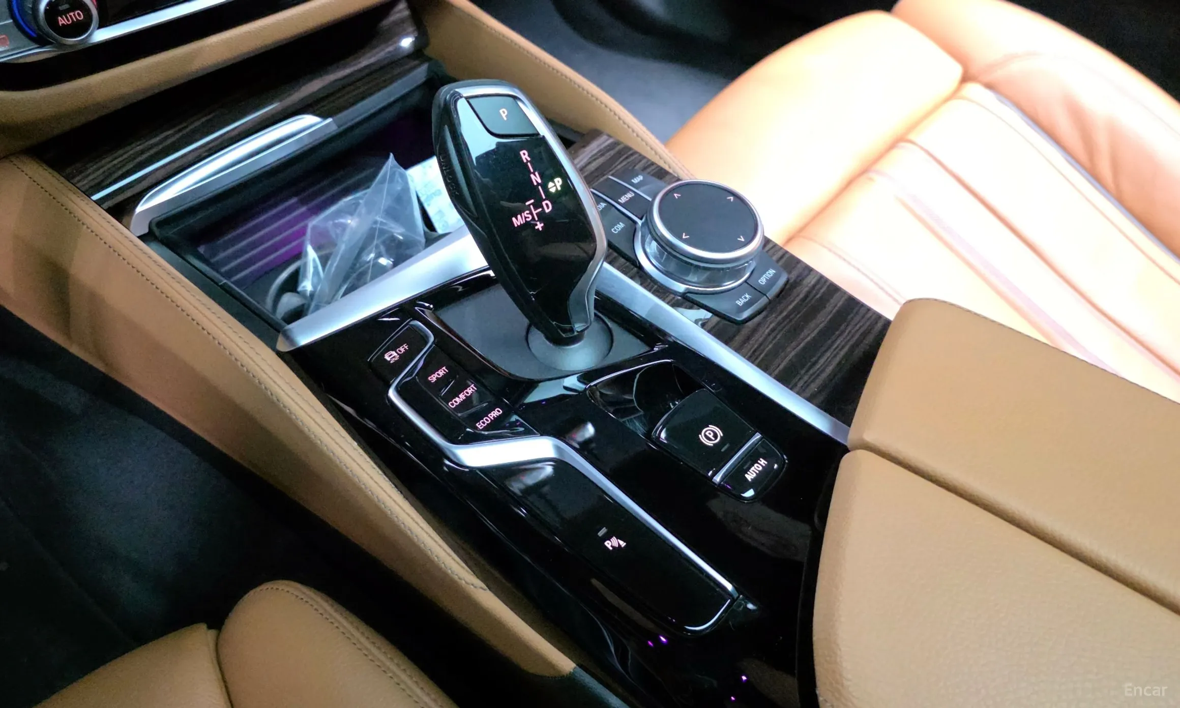 BMW 5 Series (G30) превью 9