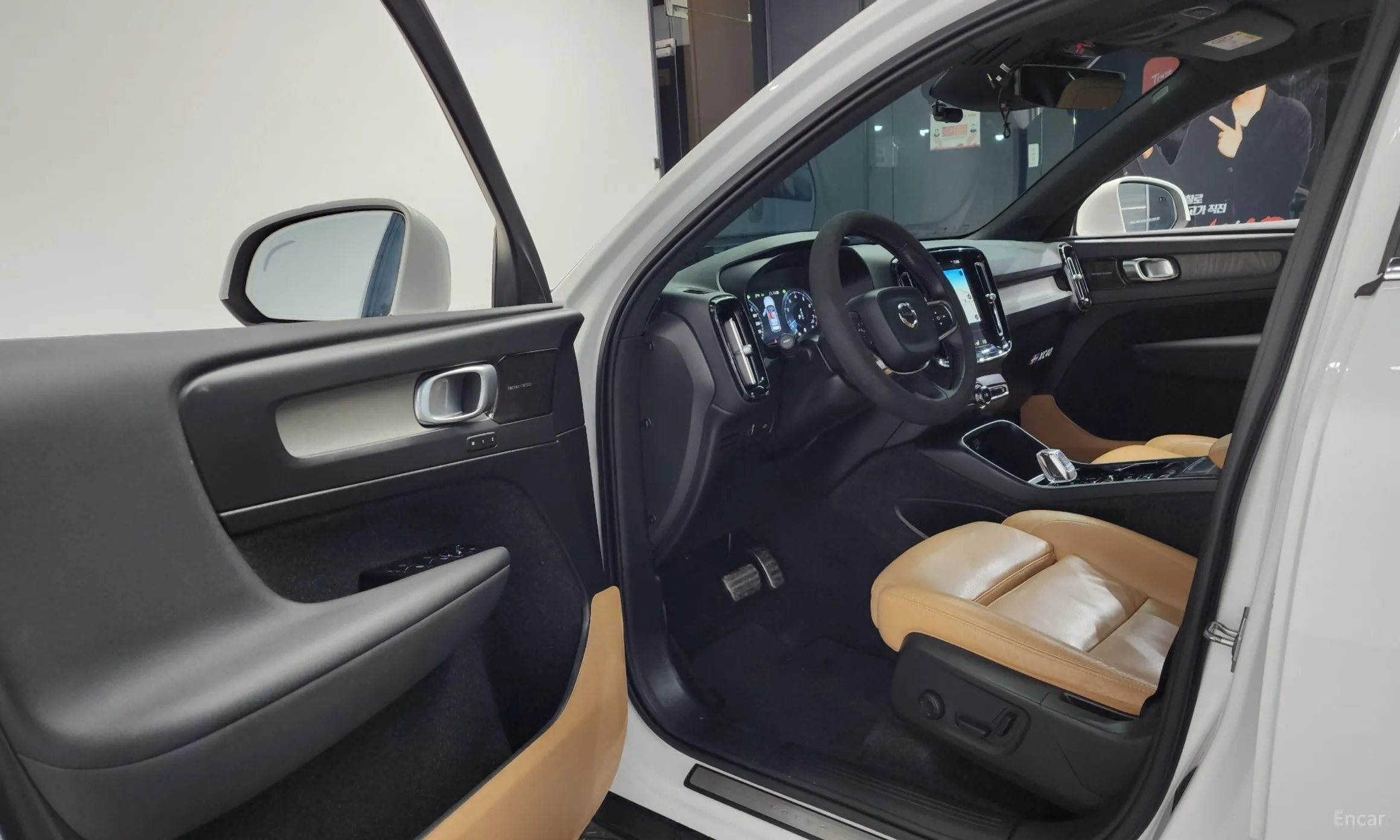 Volvo XC40 превью 10