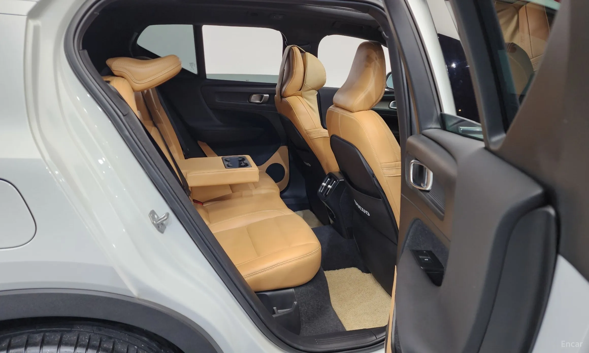 Volvo XC40 превью 12