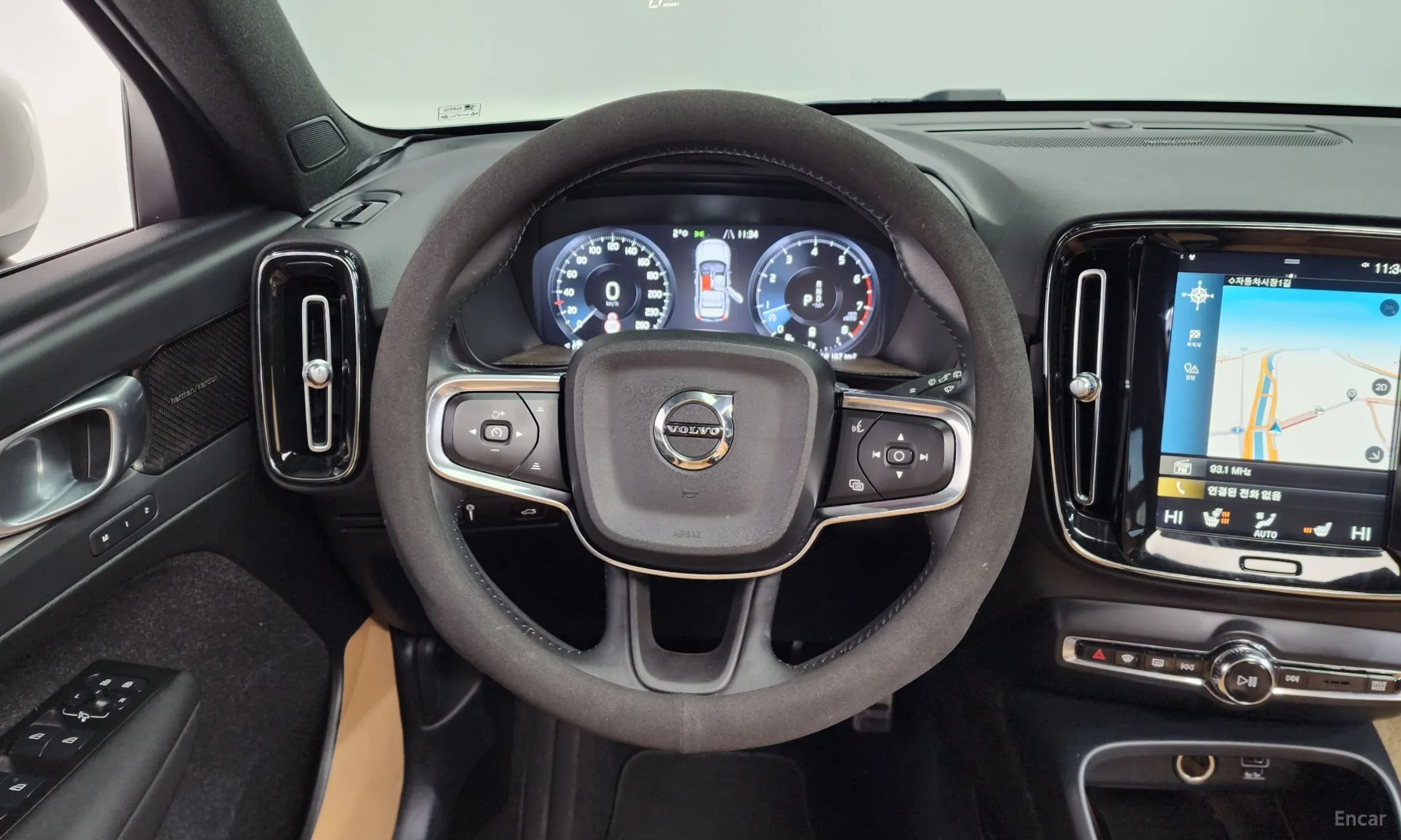 Volvo XC40 превью 13