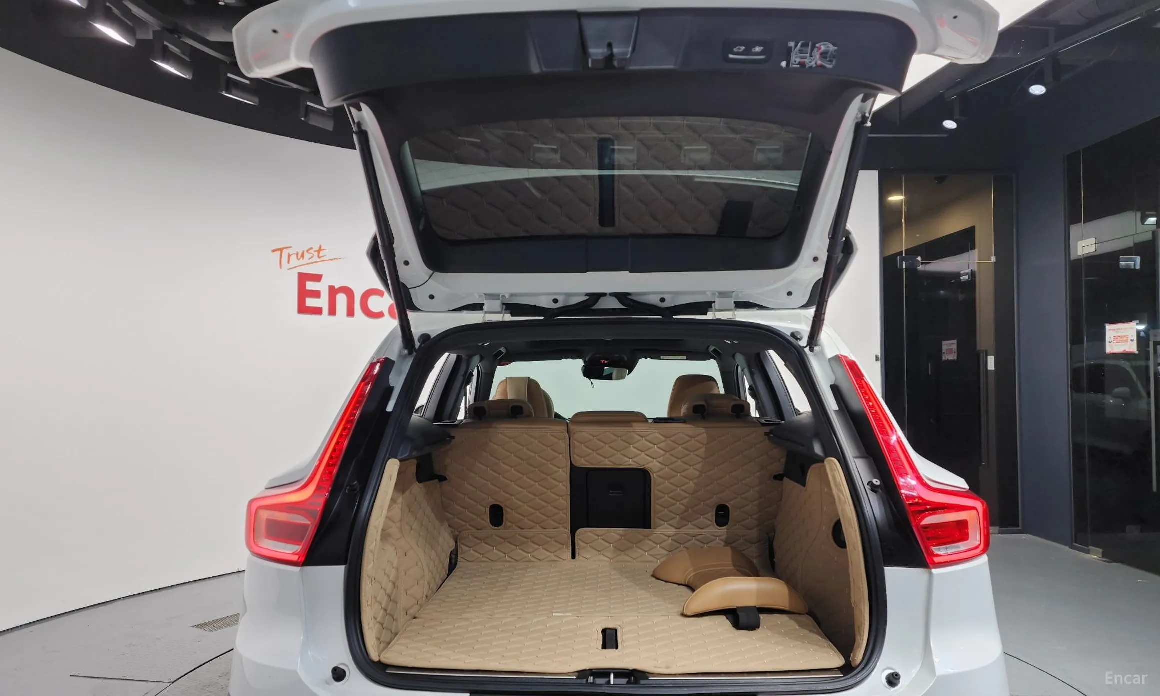 Volvo XC40 превью 20