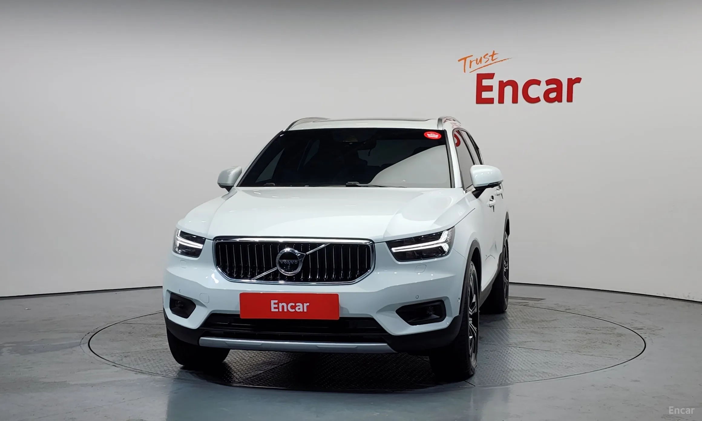 Volvo XC40 превью 3