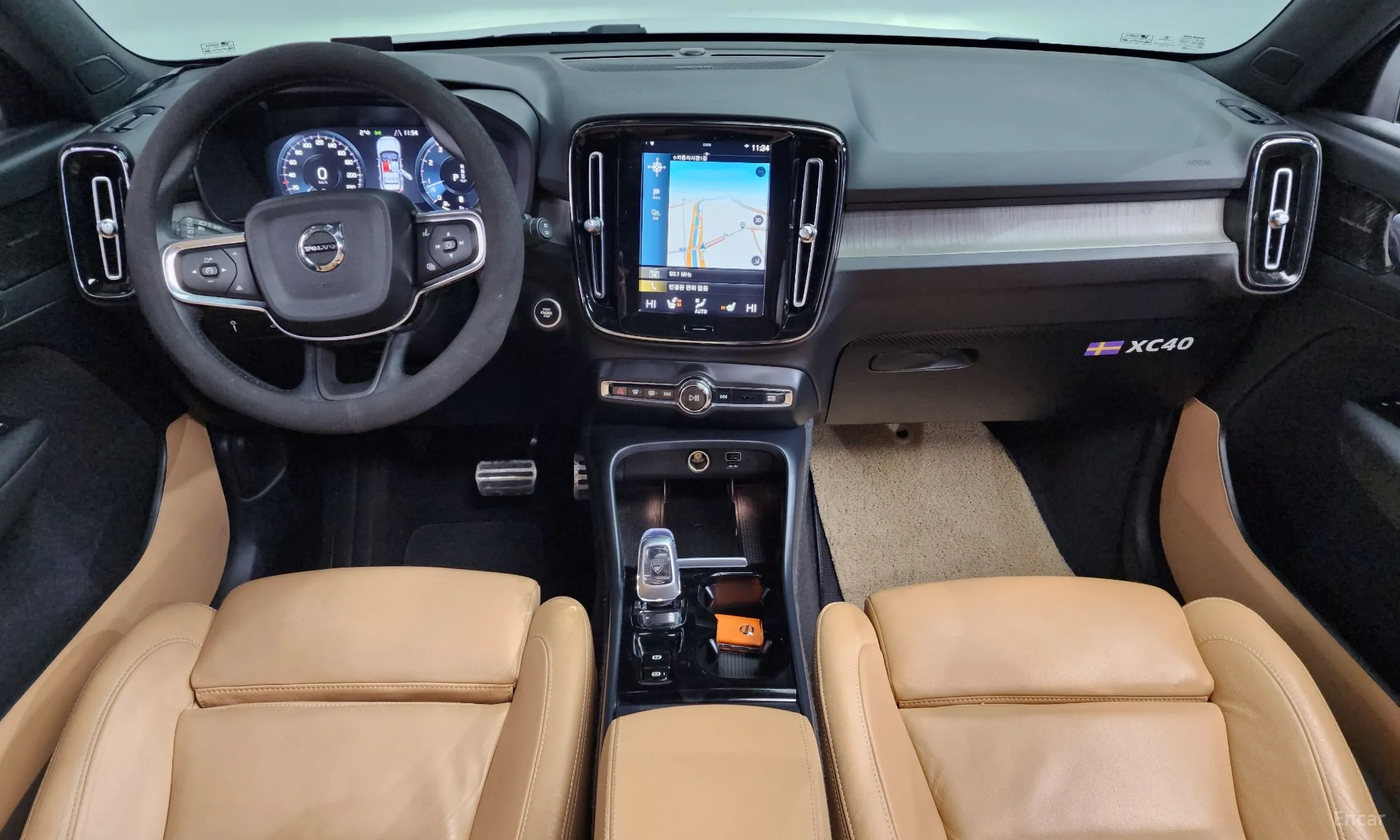 Volvo XC40 превью 7