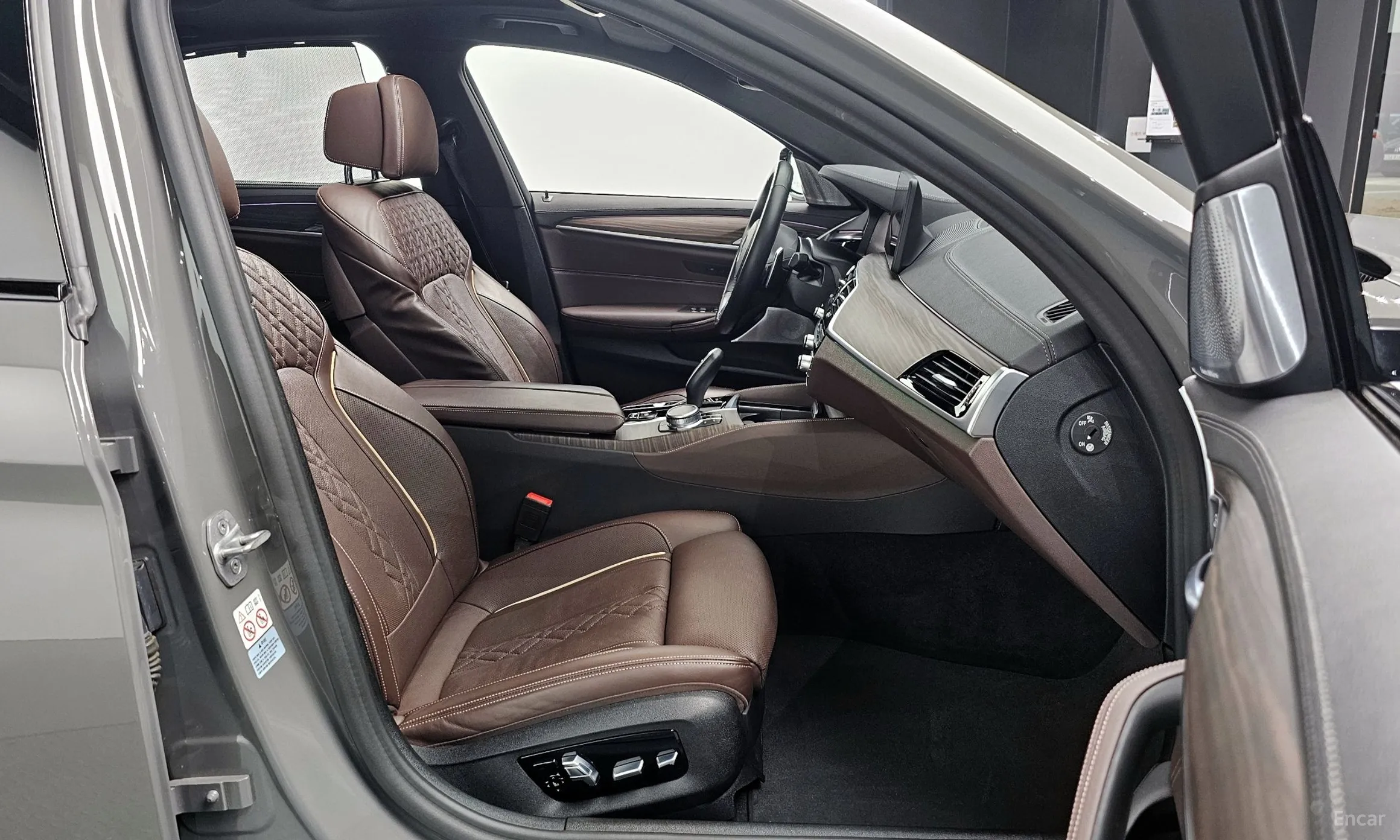 BMW 5 Series (G30) превью 10