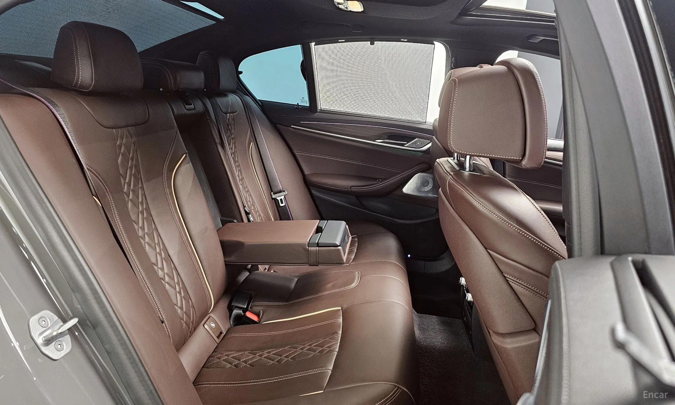 BMW 5 Series (G30) превью 12