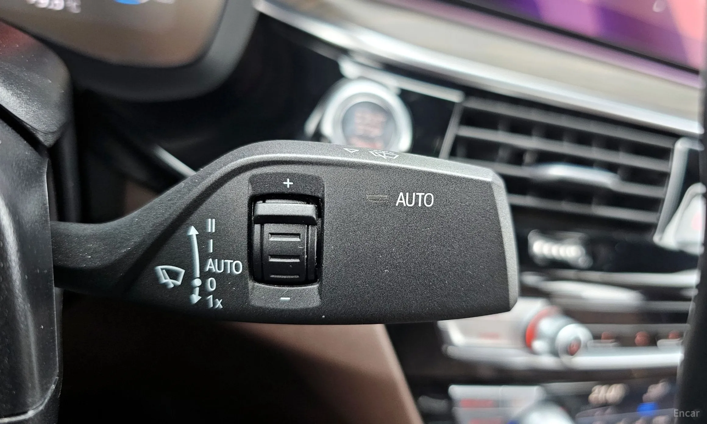 BMW 5 Series (G30) превью 16