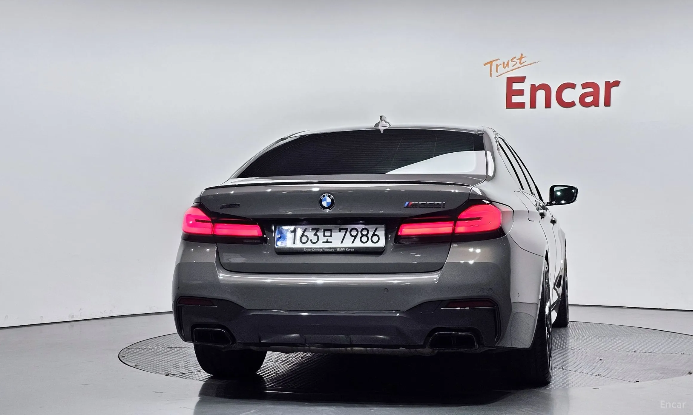 BMW 5 Series (G30) превью 4