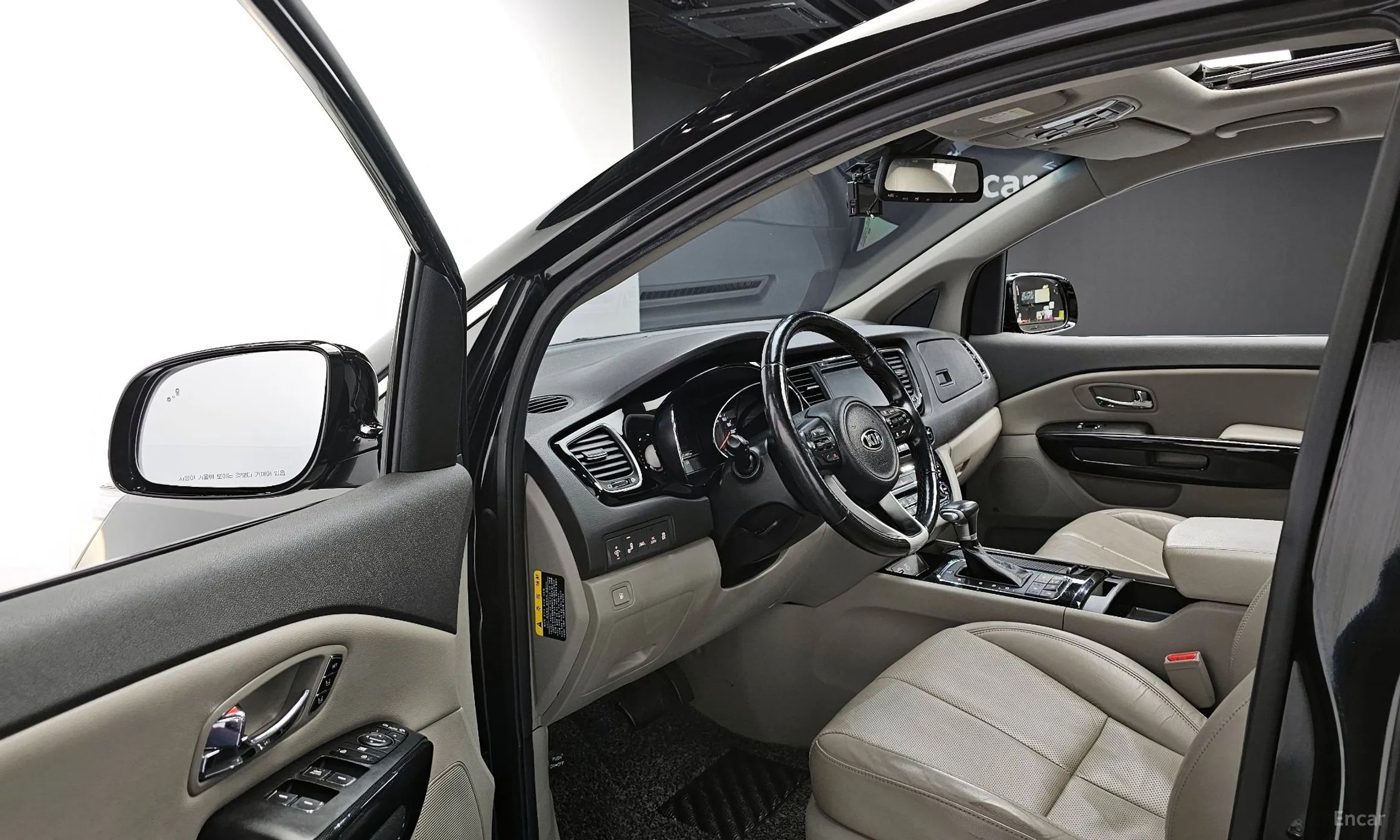 Kia Carnival превью 11