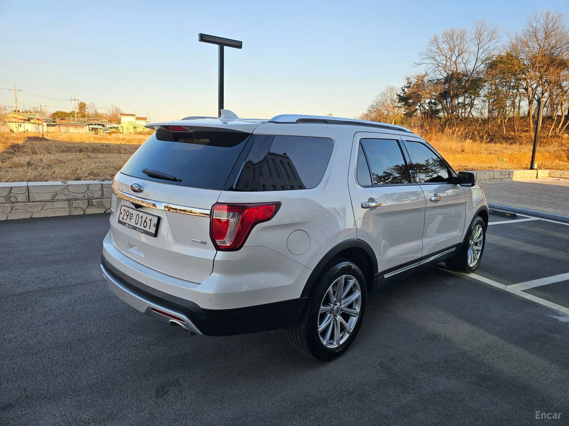 Ford Explorer превью 10