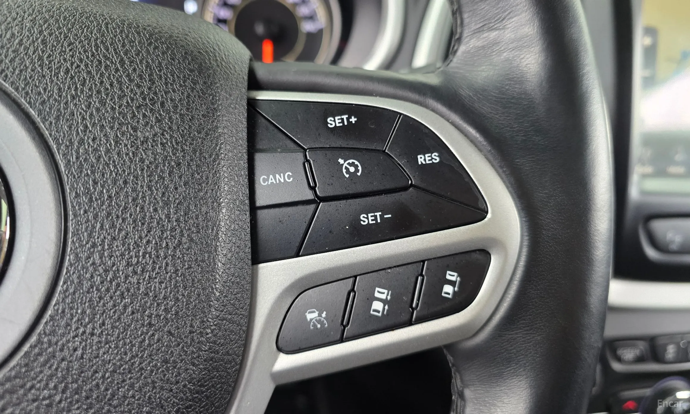 Jeep Cherokee (KL) превью 19