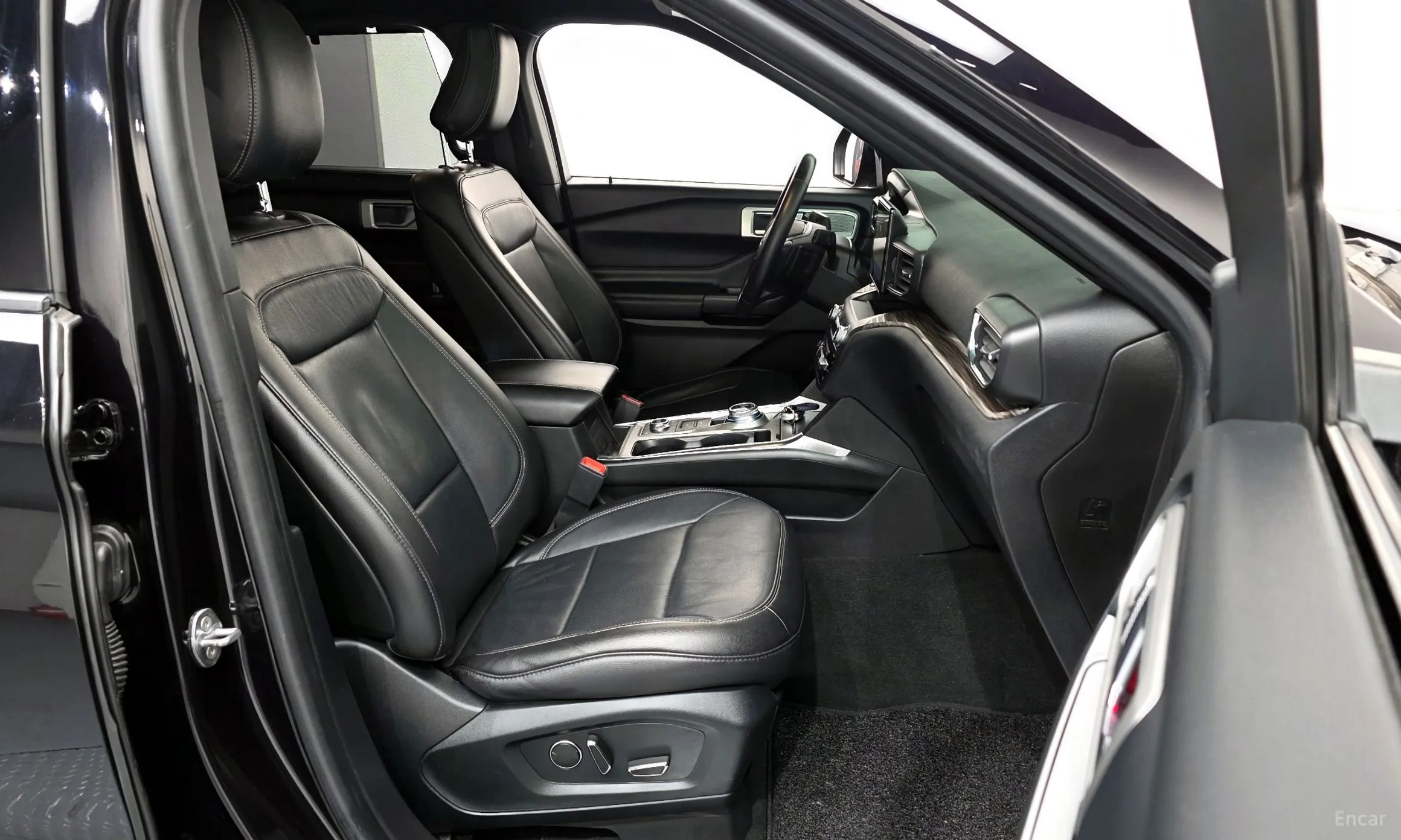 Ford Explorer 6th Generation превью 11