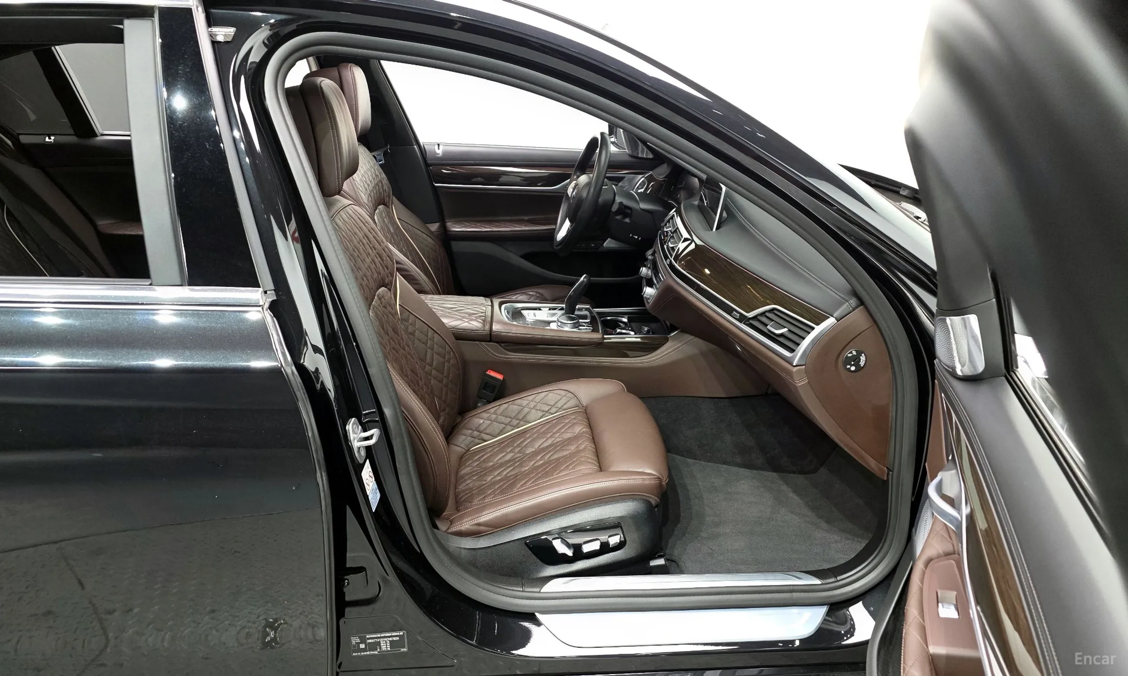 BMW 7 Series (G11) превью 11