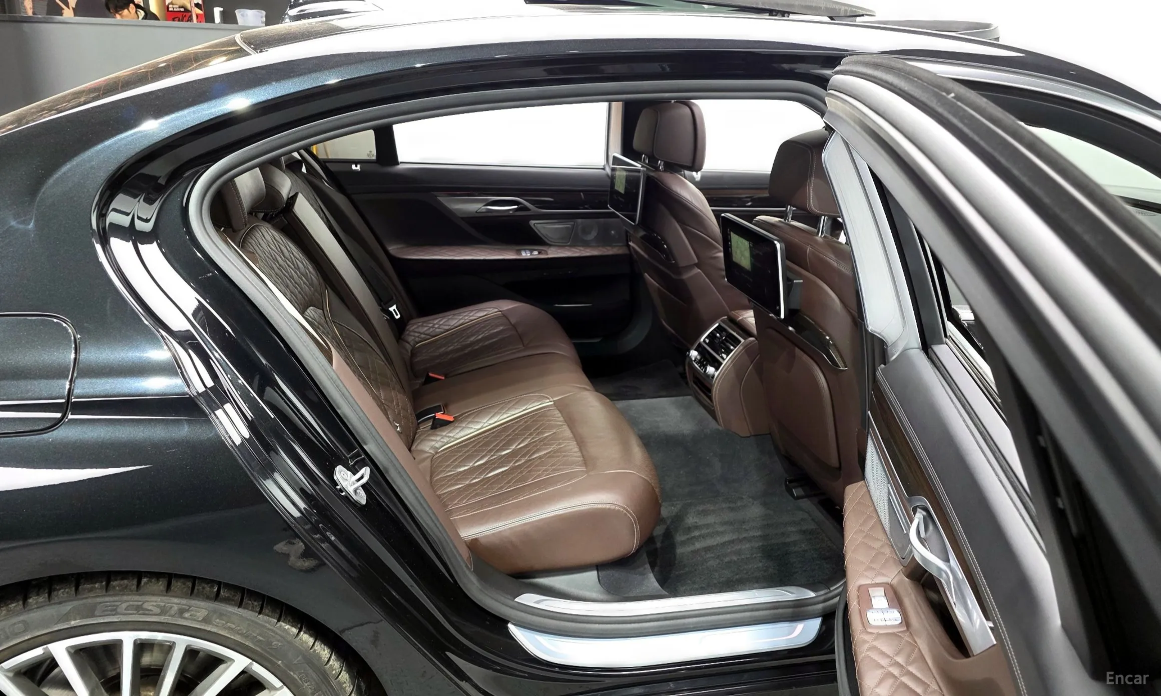 BMW 7 Series (G11) превью 12