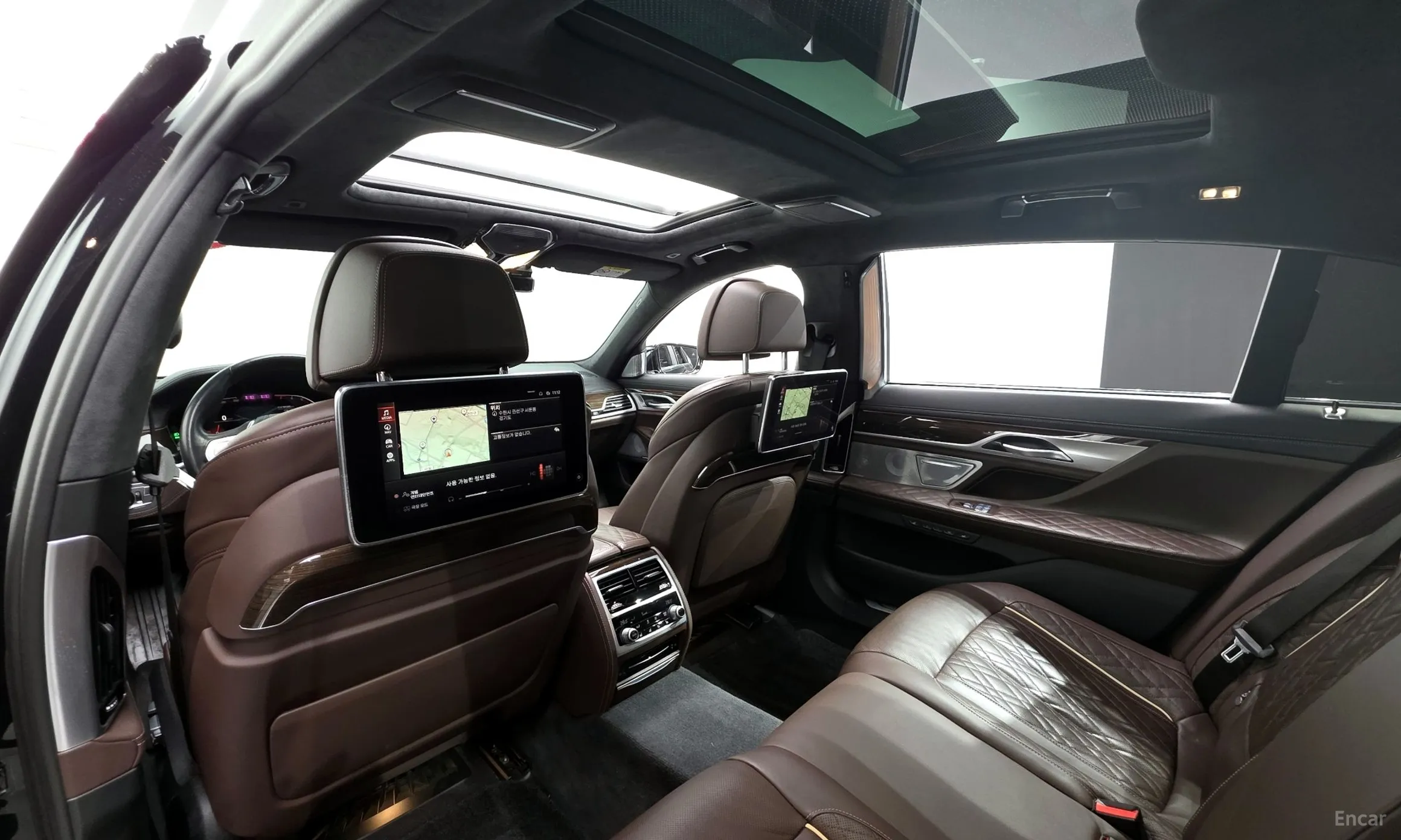BMW 7 Series (G11) превью 19