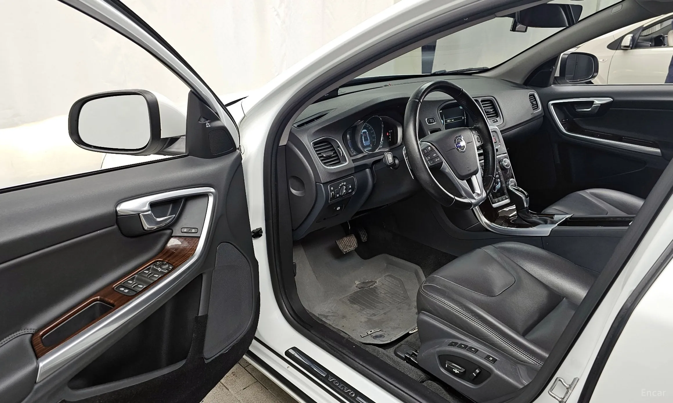 Volvo S60 превью 10