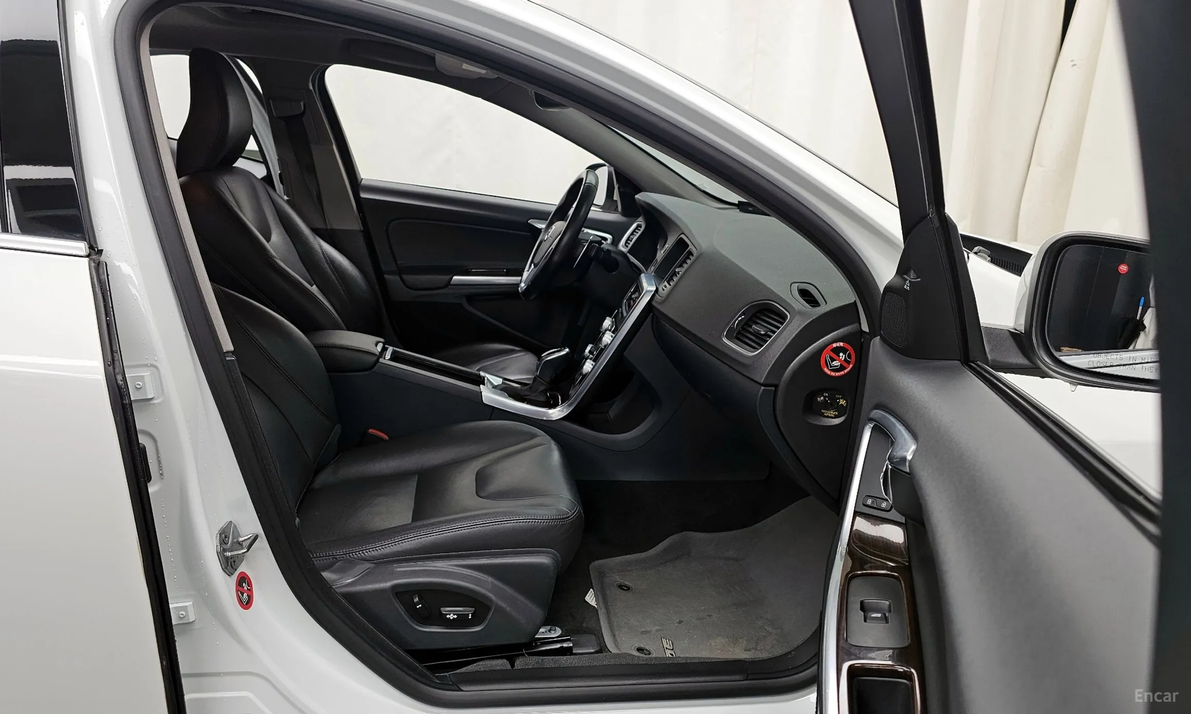 Volvo S60 превью 11