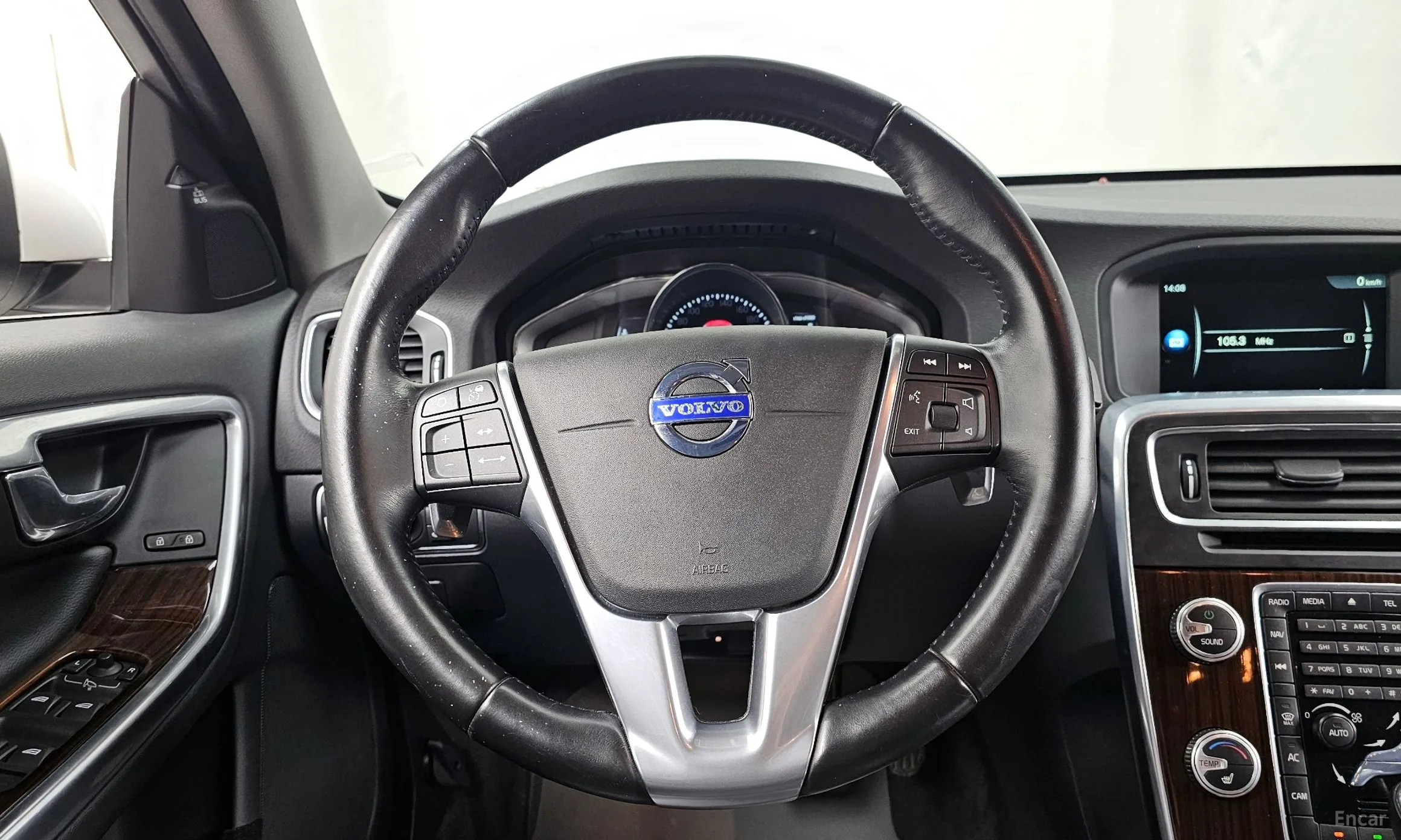 Volvo S60 превью 13
