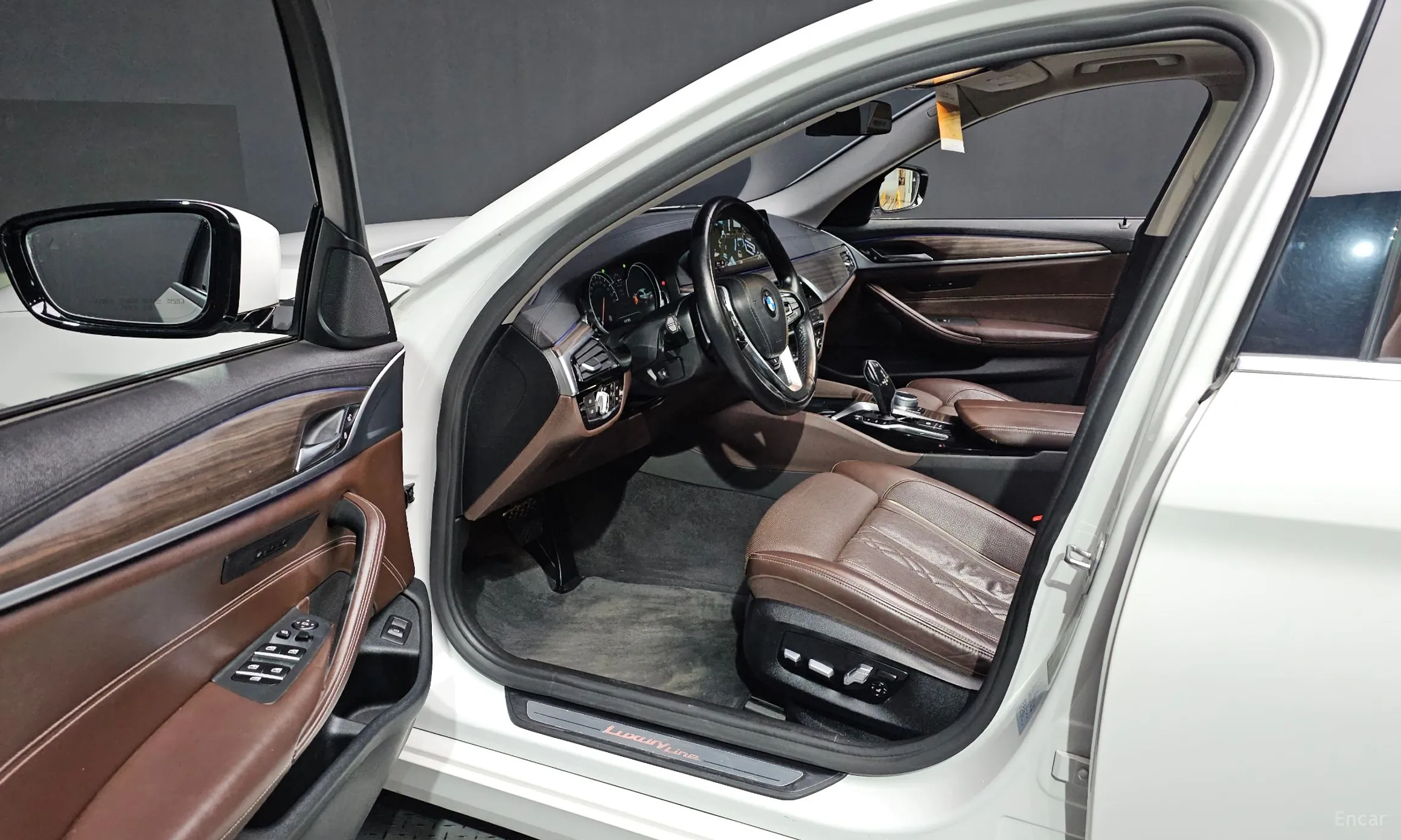BMW 5 Series (G30) превью 10