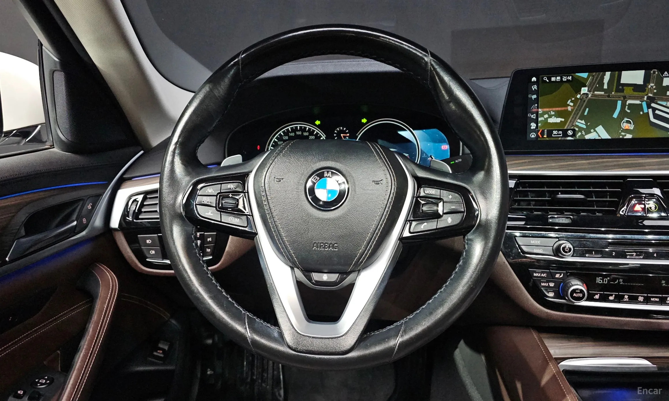 BMW 5 Series (G30) превью 11