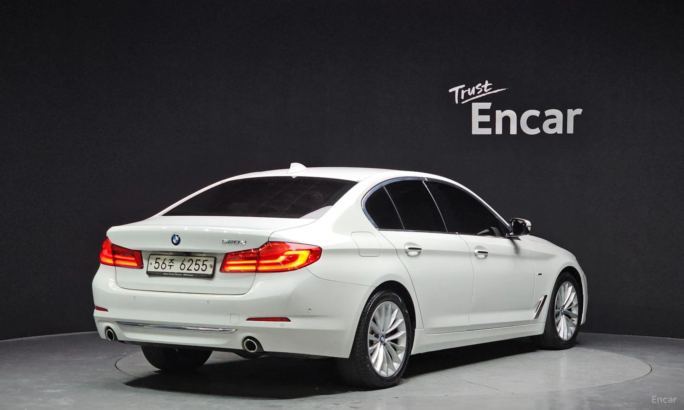 BMW 5 Series (G30) превью 2