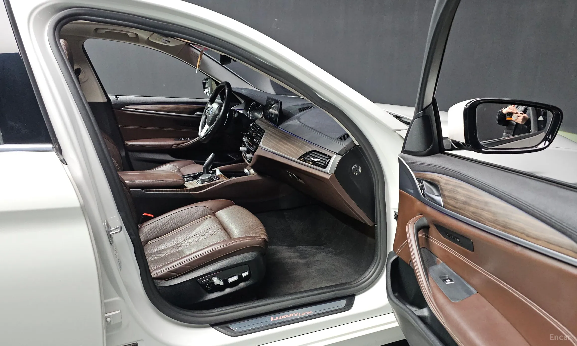 BMW 5 Series (G30) превью 17