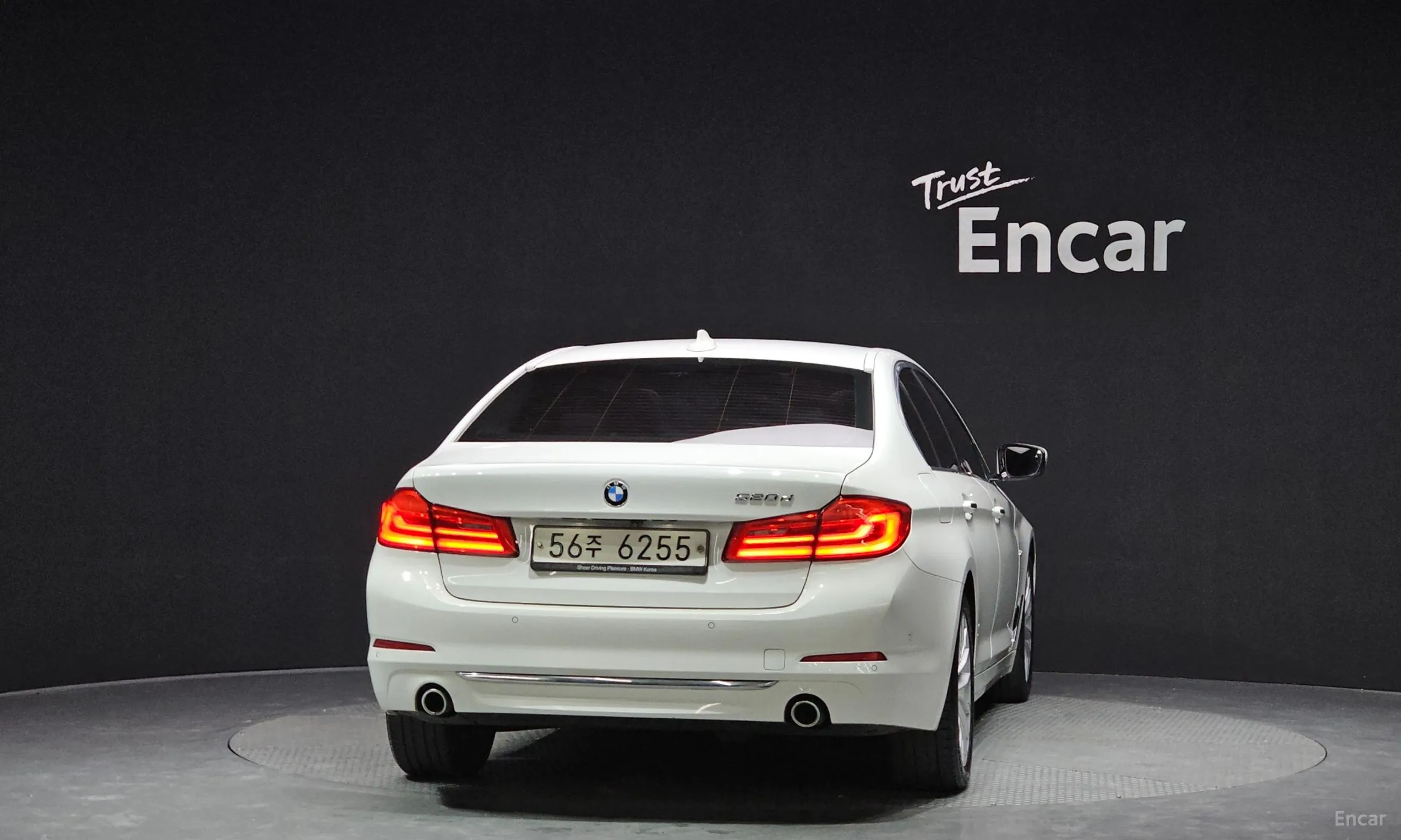 BMW 5 Series (G30) превью 4