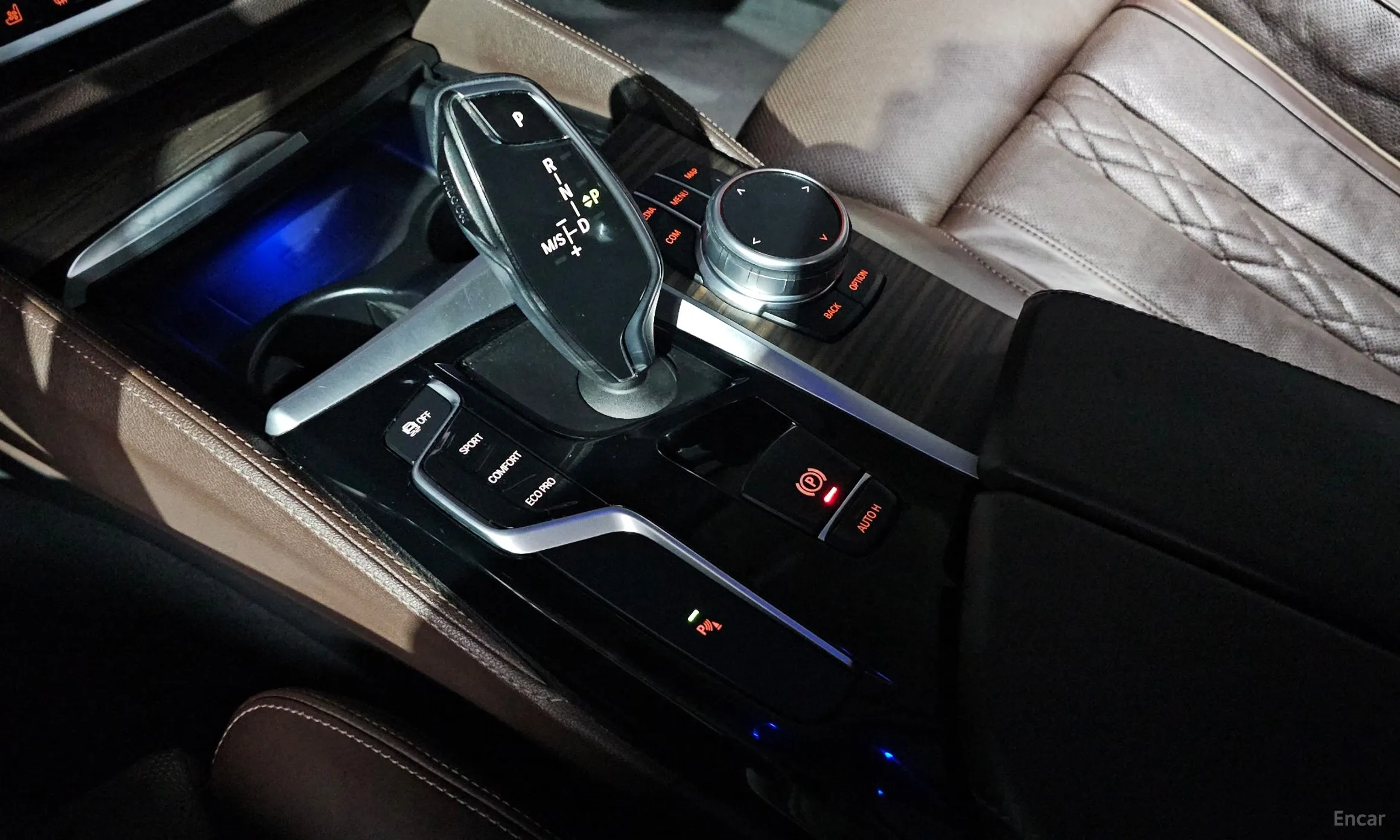 BMW 5 Series (G30) превью 9