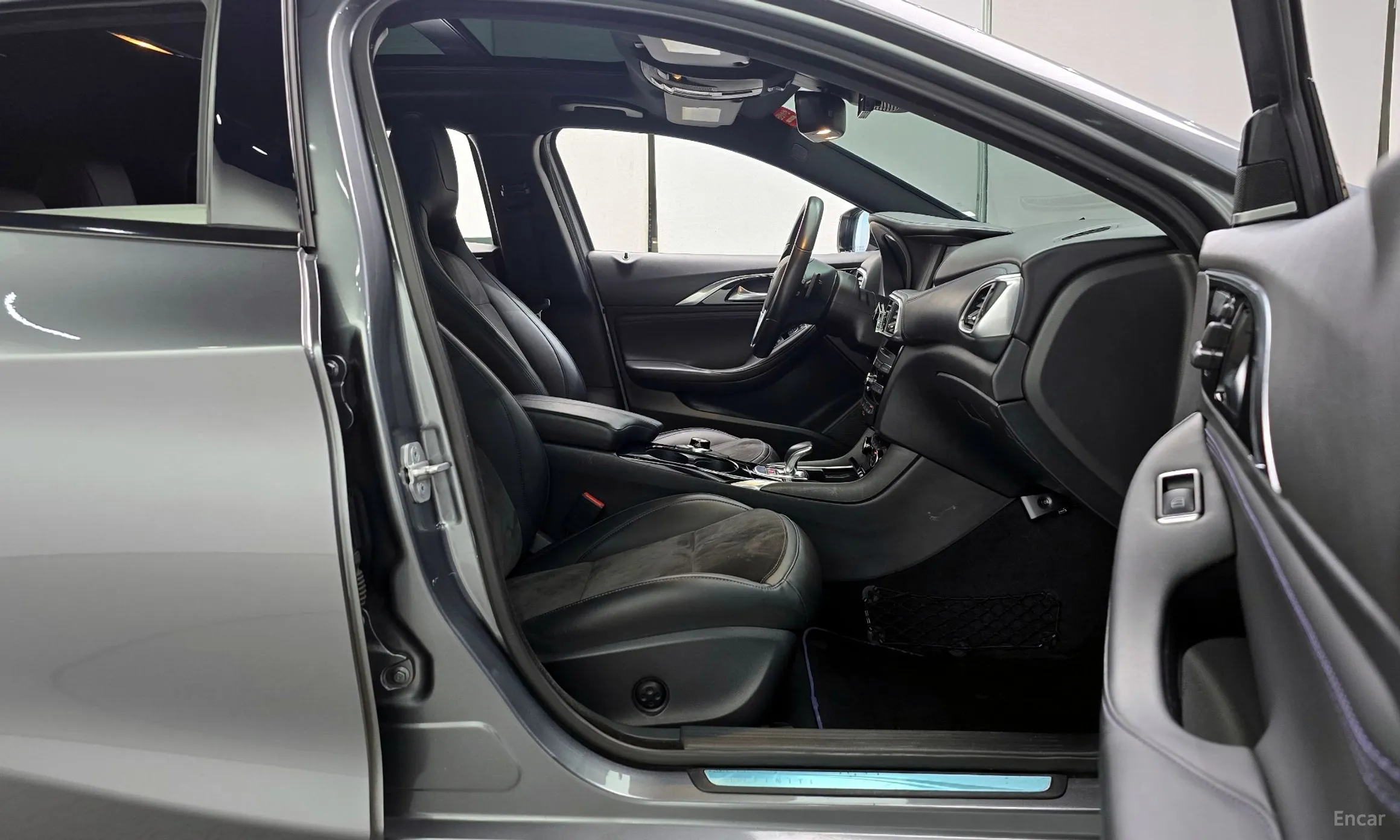 Infiniti Q30 превью 10