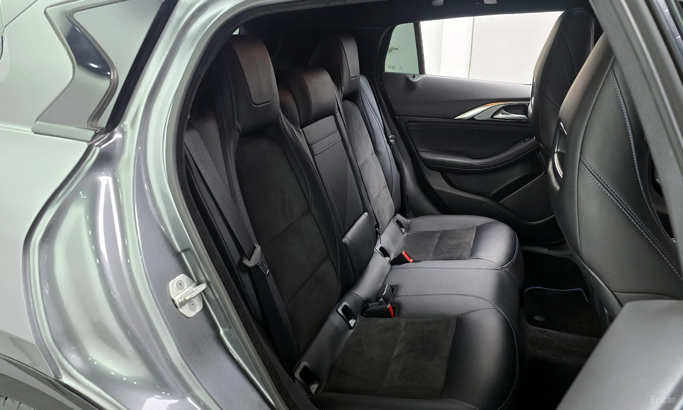 Infiniti Q30 превью 12