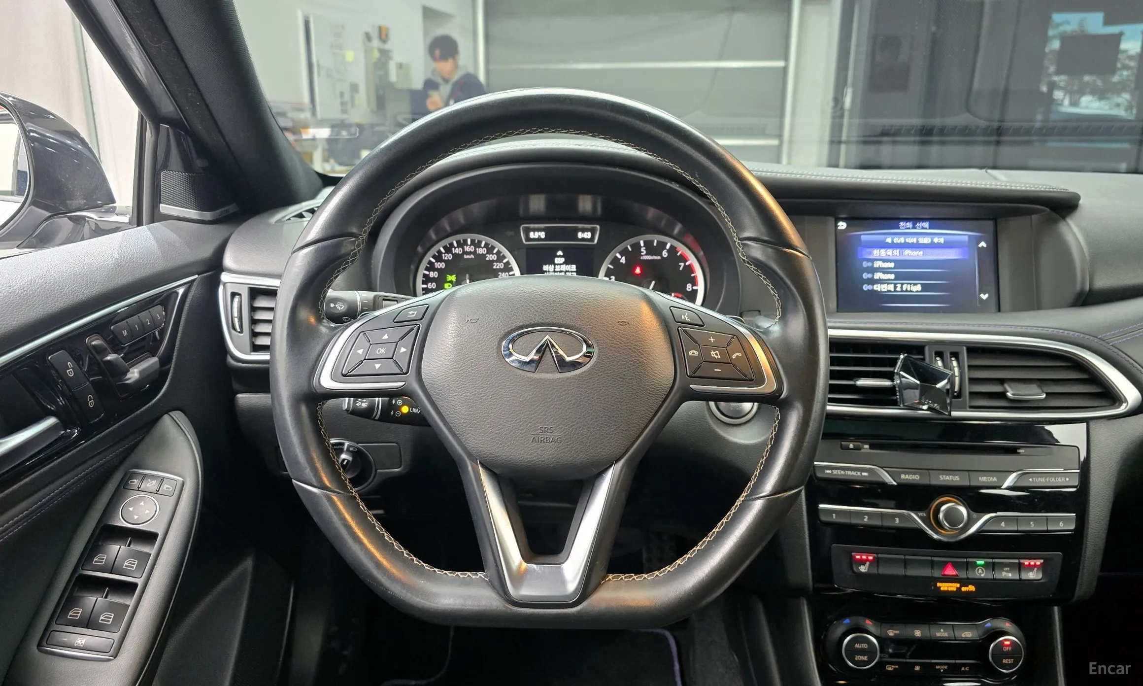 Infiniti Q30 превью 14