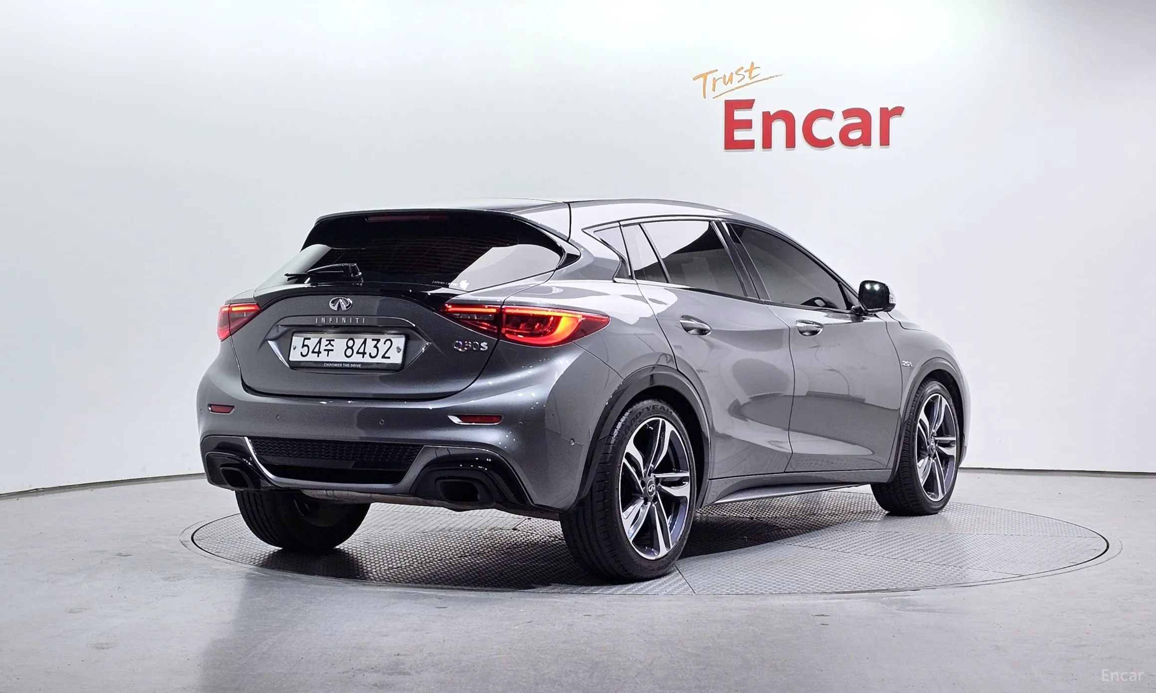 Infiniti Q30 превью 2