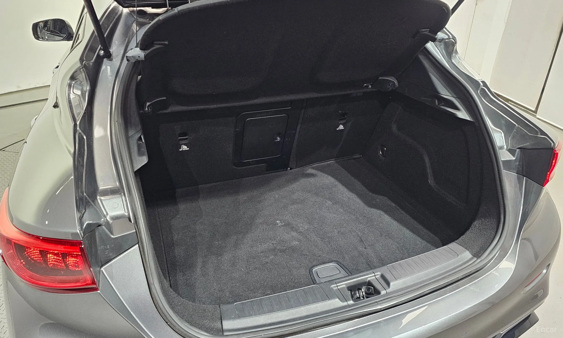 Infiniti Q30 превью 20