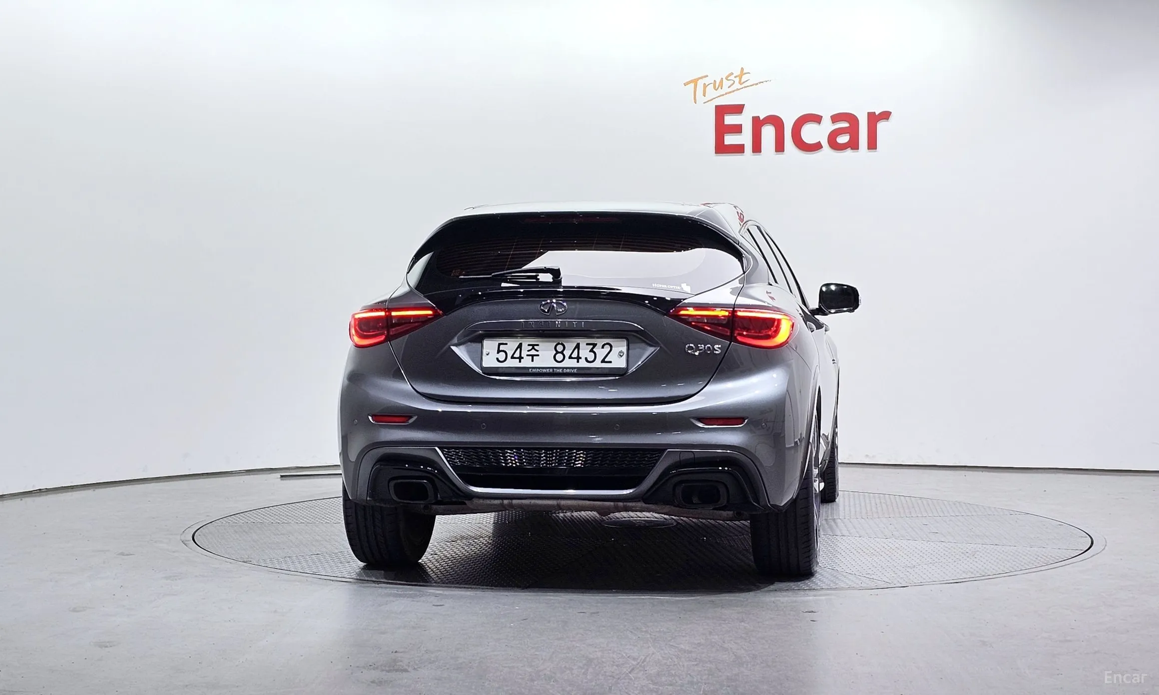 Infiniti Q30 превью 4