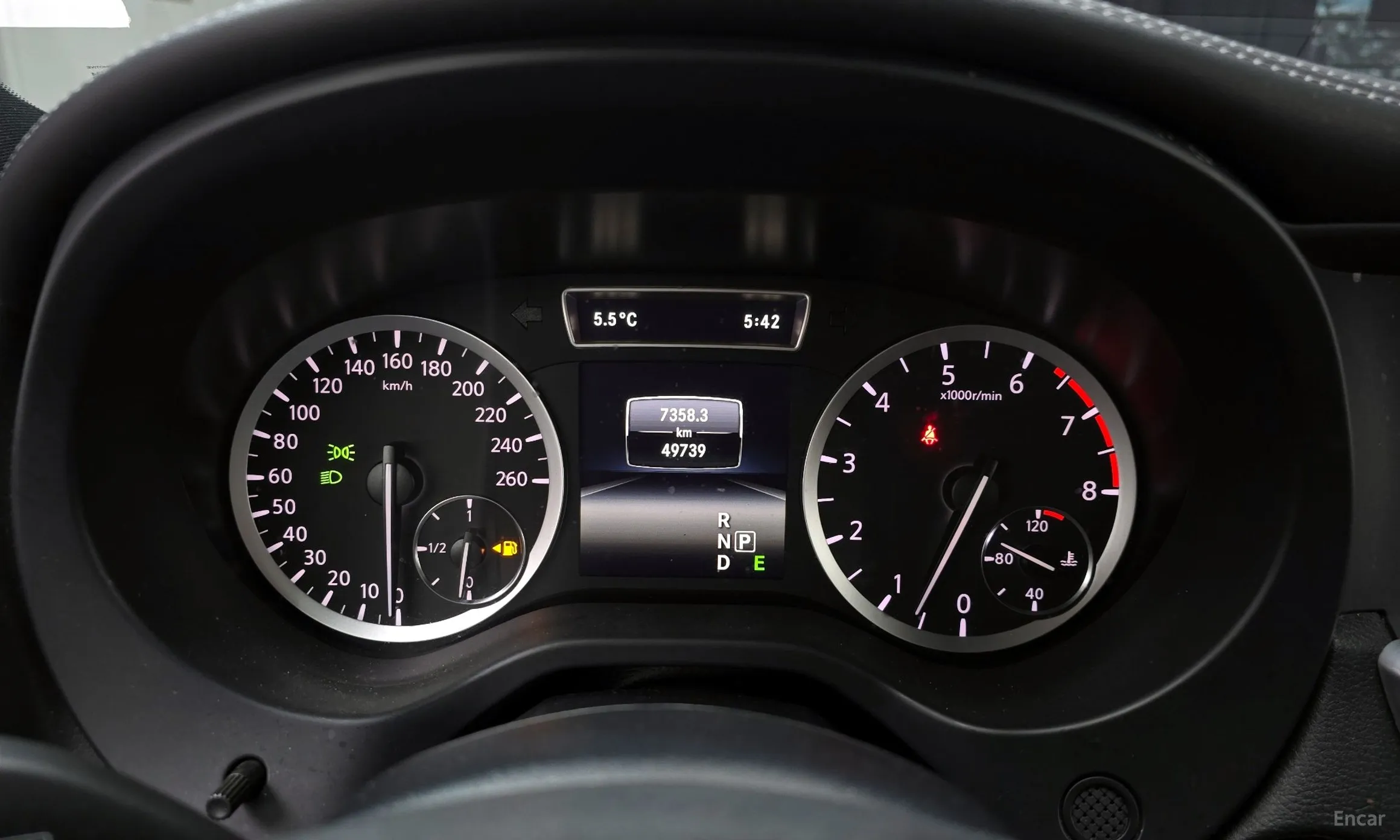 Infiniti Q30 превью 8