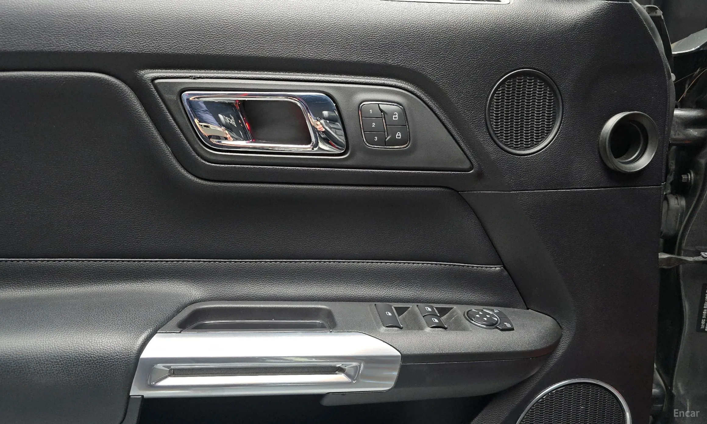 Ford Mustang превью 18