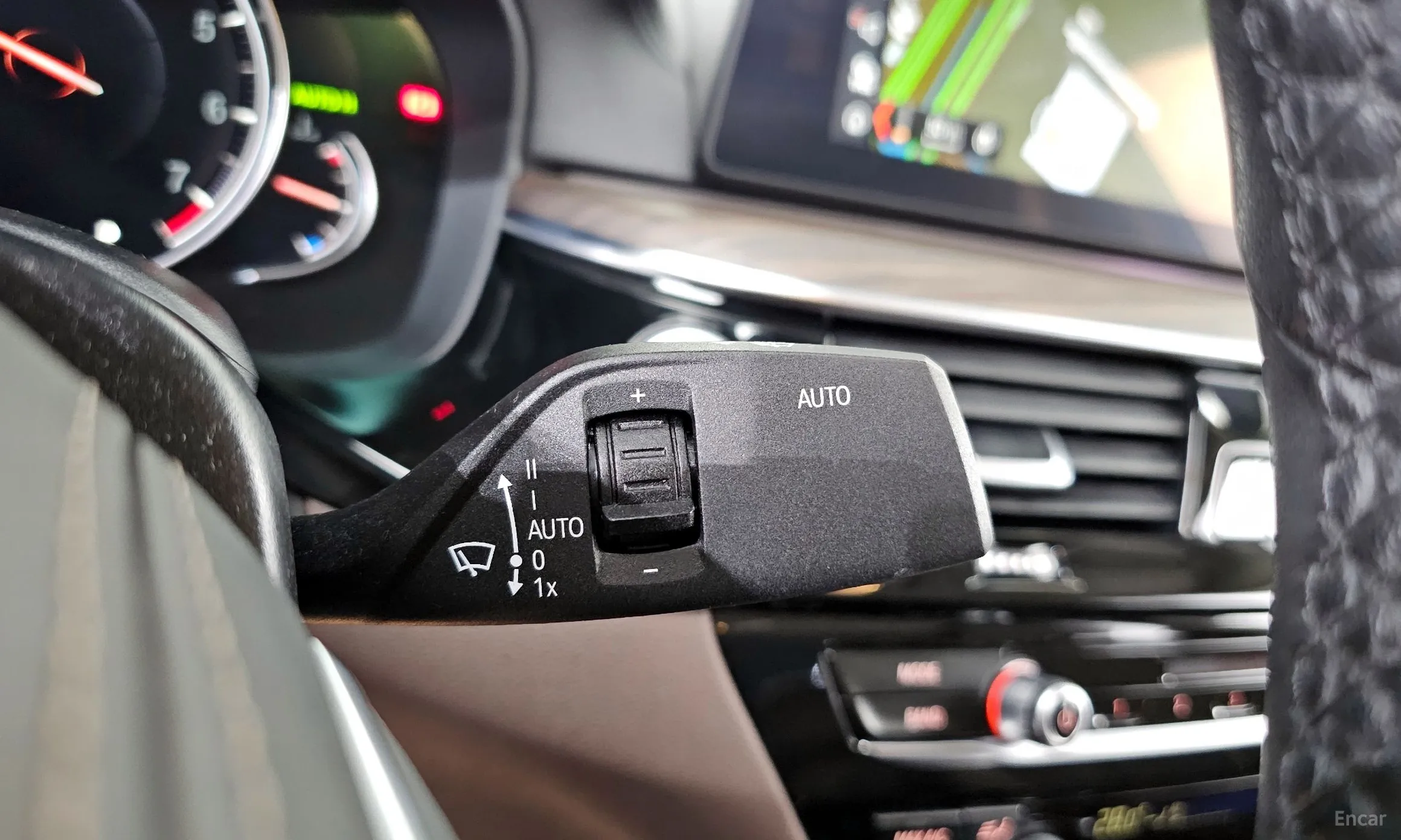 BMW 5 Series (G30) превью 15