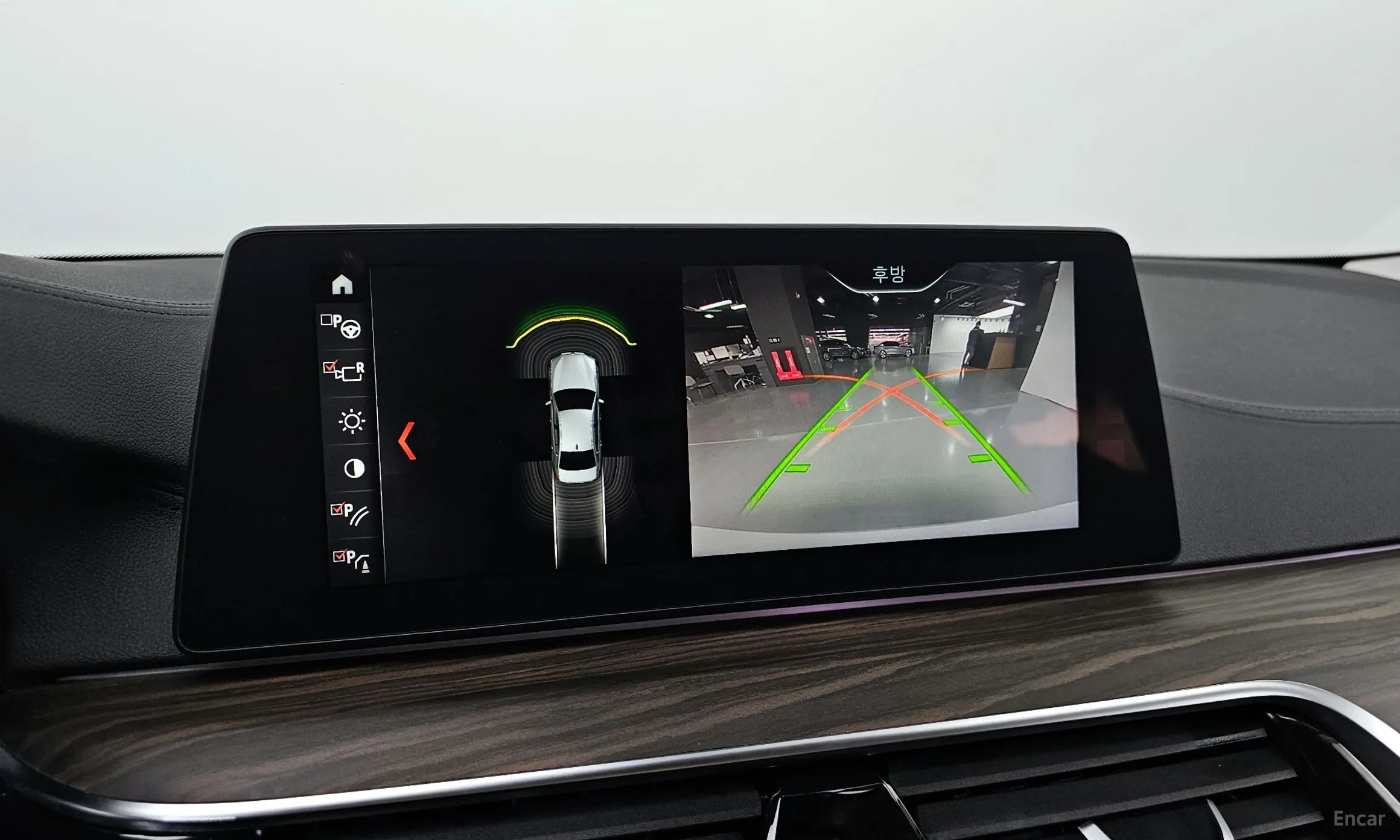BMW 5 Series (G30) превью 17