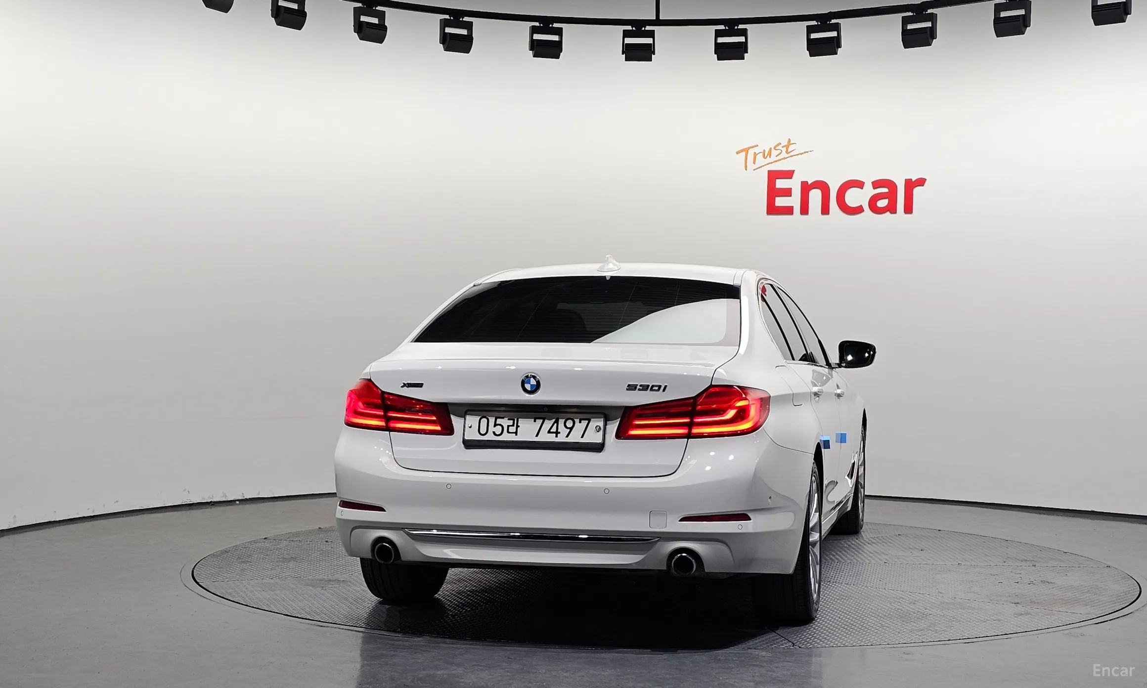 BMW 5 Series (G30) превью 4