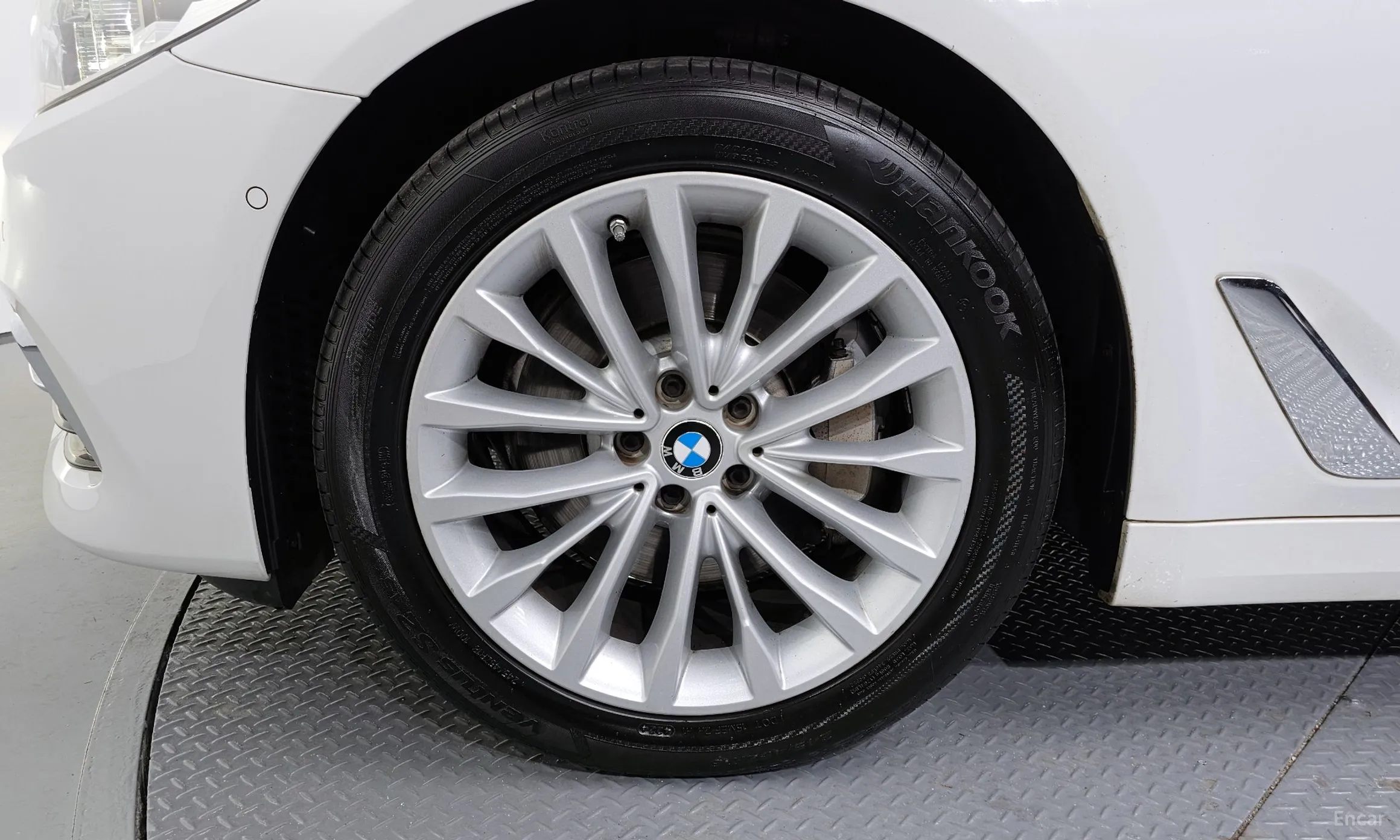BMW 5 Series (G30) превью 5